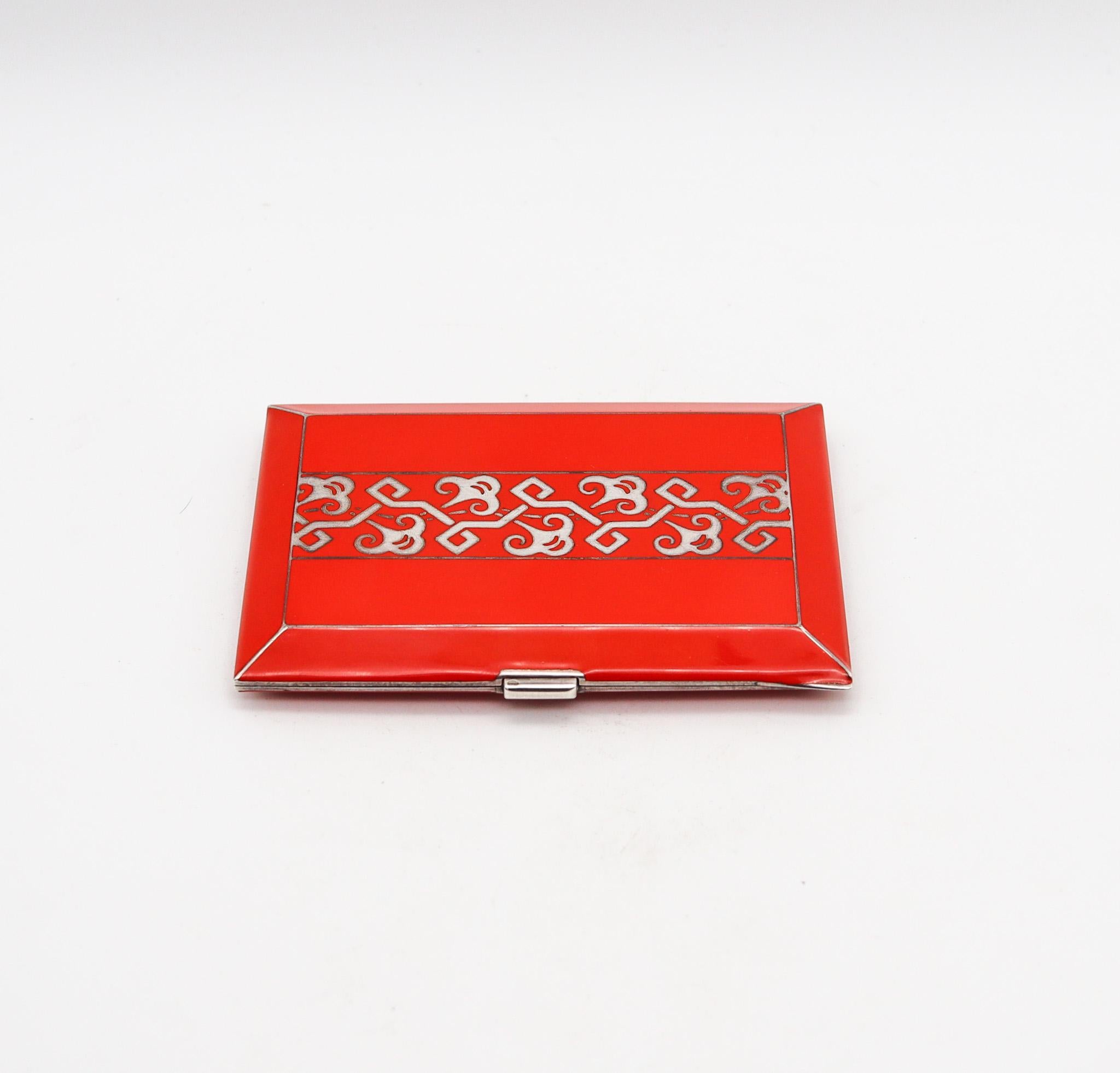 Enamel case designed by Strauss-Allard & Meyer for George Stockwell

Exceptional art deco rectangular case, created in Paris France at the jewelry workshop atelier of Strauss Allard et Meyer, back in the 1925-1926. This piece has been carefully