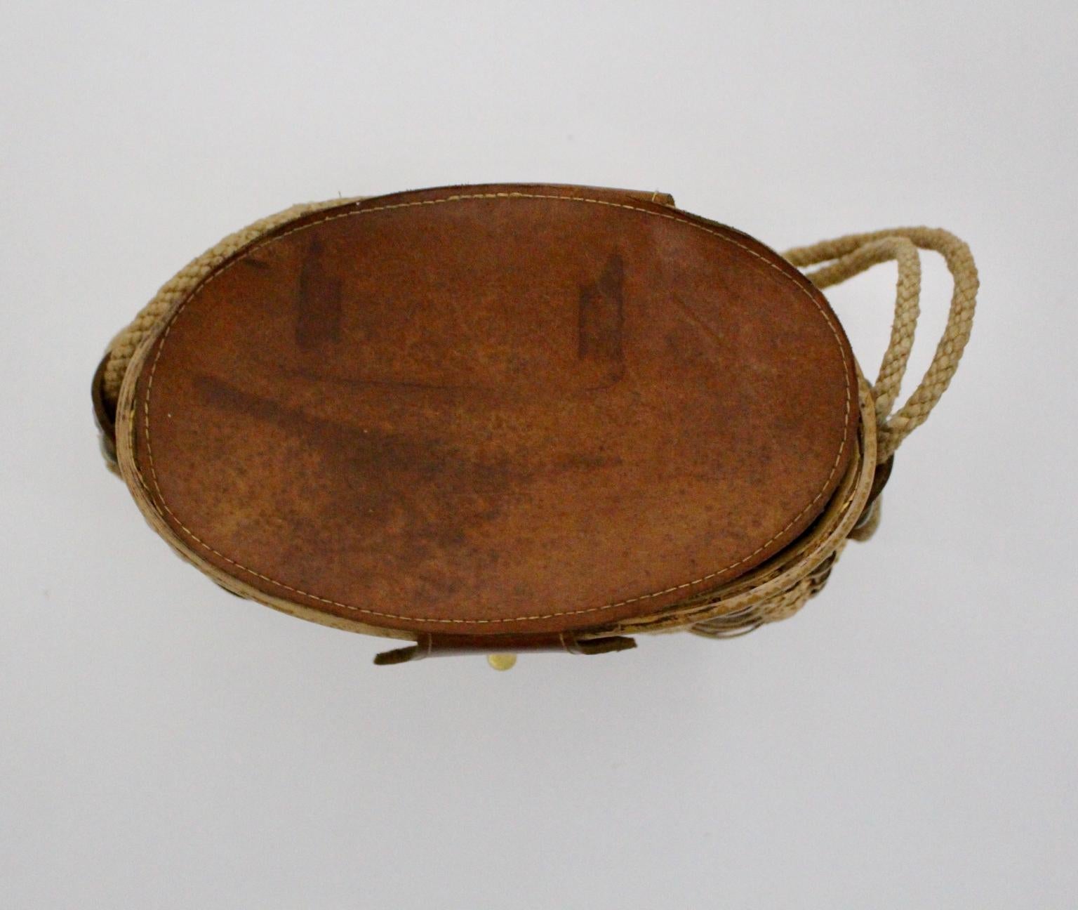 Straw and Leather Vintage Brown Basket Bag or Handle Bag 1950s For Sale 6