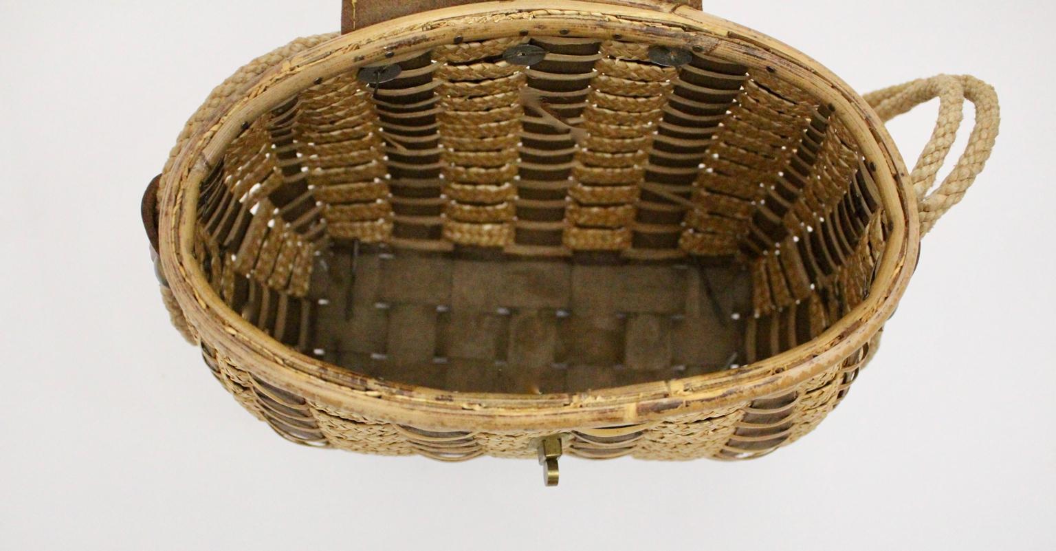 Straw and Leather Vintage Brown Basket Bag or Handle Bag 1950s For Sale 7