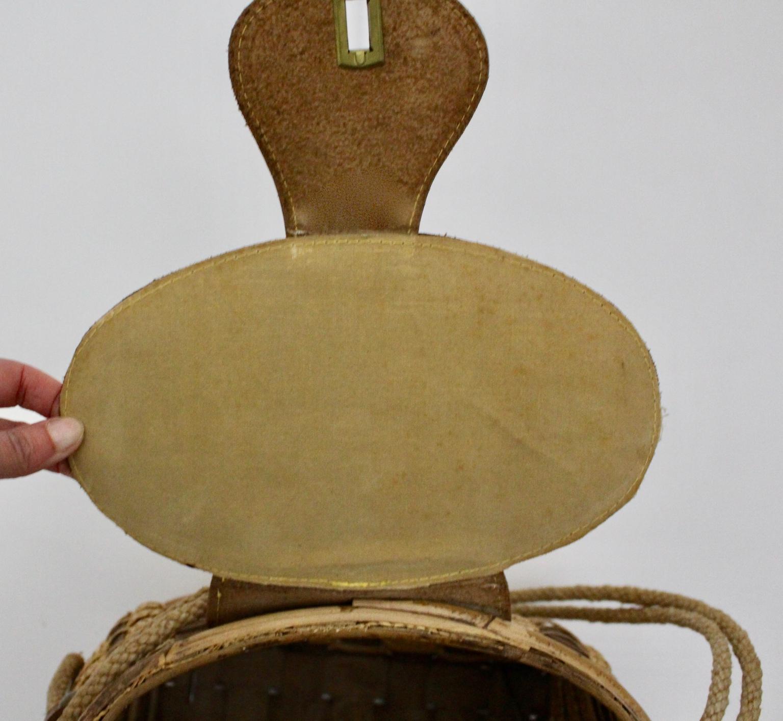 Straw and Leather Vintage Brown Basket Bag or Handle Bag 1950s For Sale 9