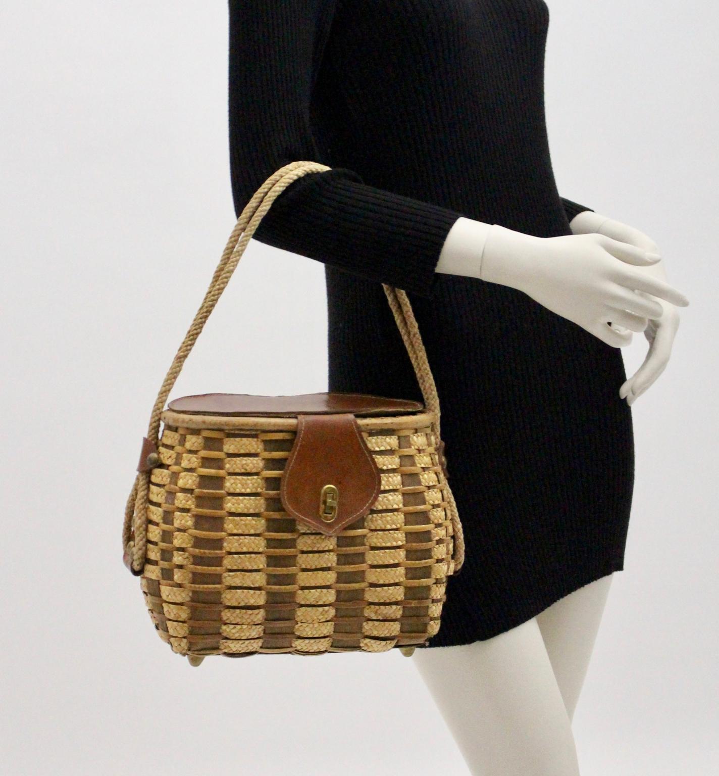 Straw and Leather Vintage Brown Basket Bag or Handle Bag 1950s In Fair Condition For Sale In Vienna, AT