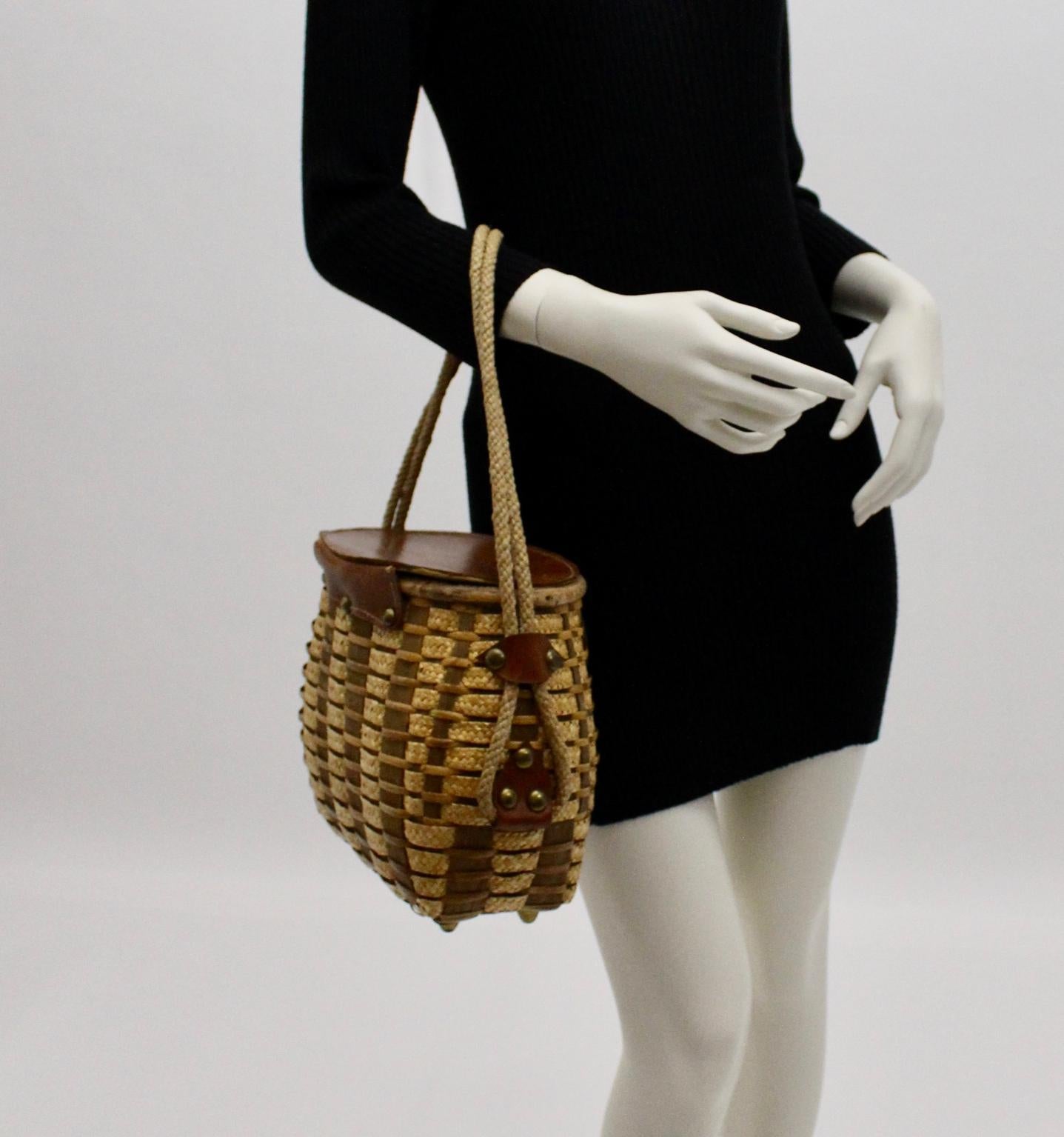 Straw and Leather Vintage Brown Basket Bag or Handle Bag 1950s For Sale 1