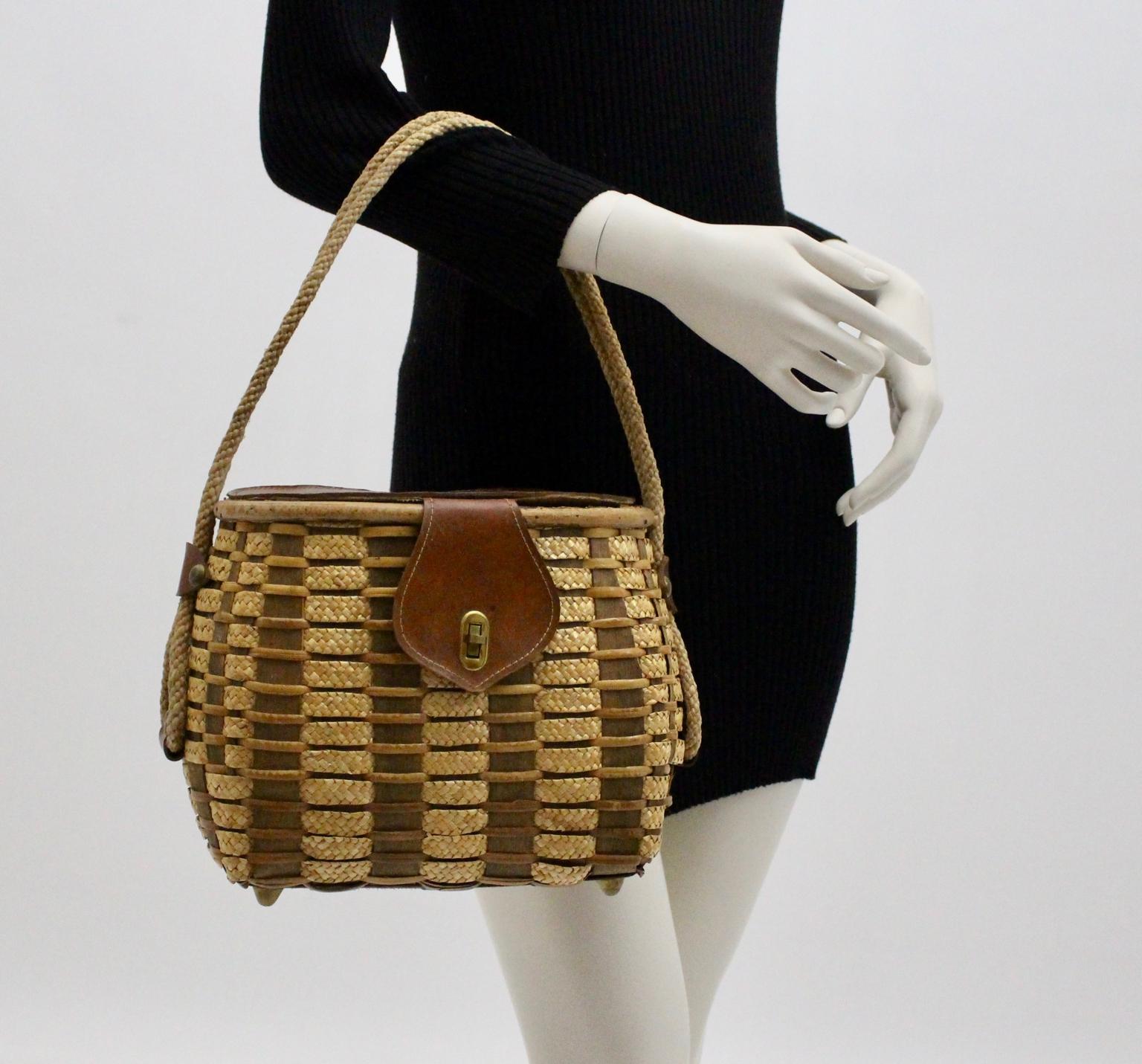 Straw and Leather Vintage Brown Basket Bag or Handle Bag 1950s For Sale 2