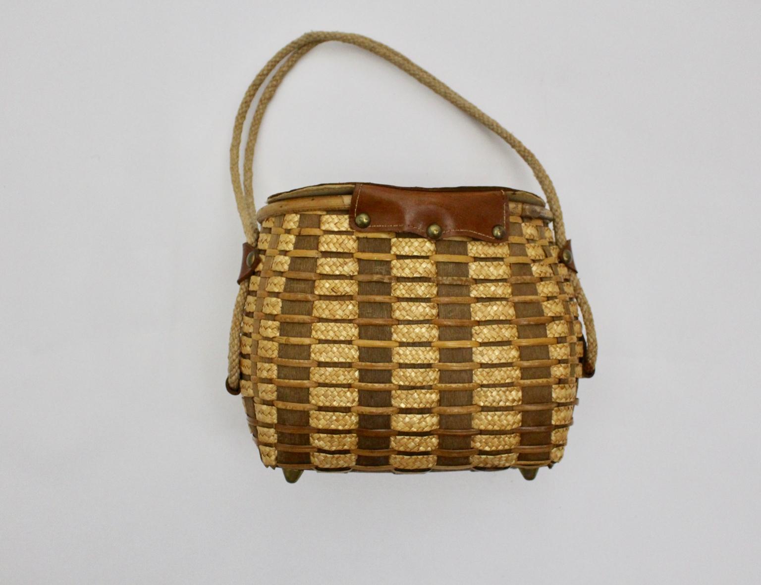Straw and Leather Vintage Brown Basket Bag or Handle Bag 1950s For Sale 4