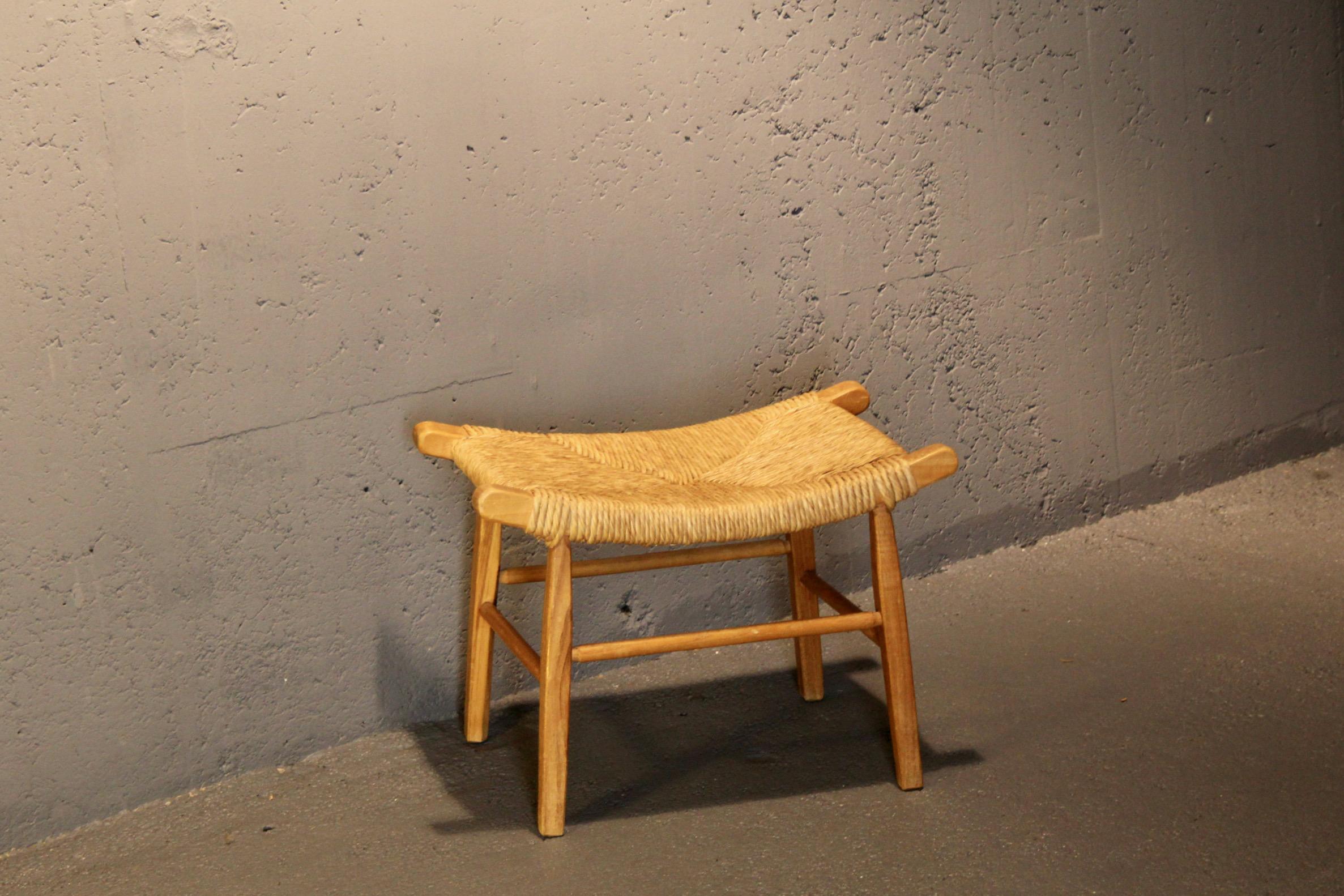 Straw and wood French stool In Good Condition For Sale In grand Lancy, CH