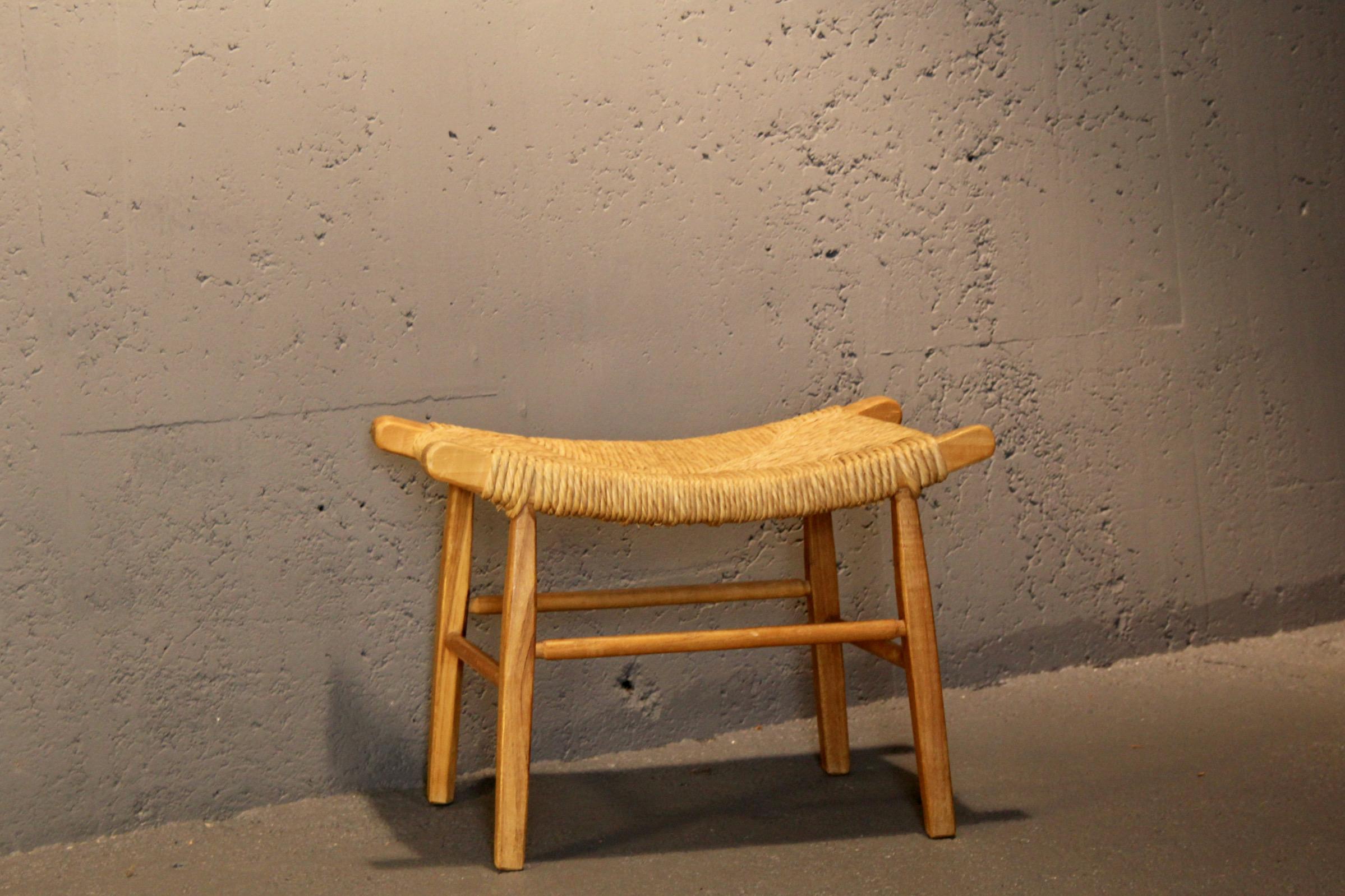Straw and wood French stool For Sale 2