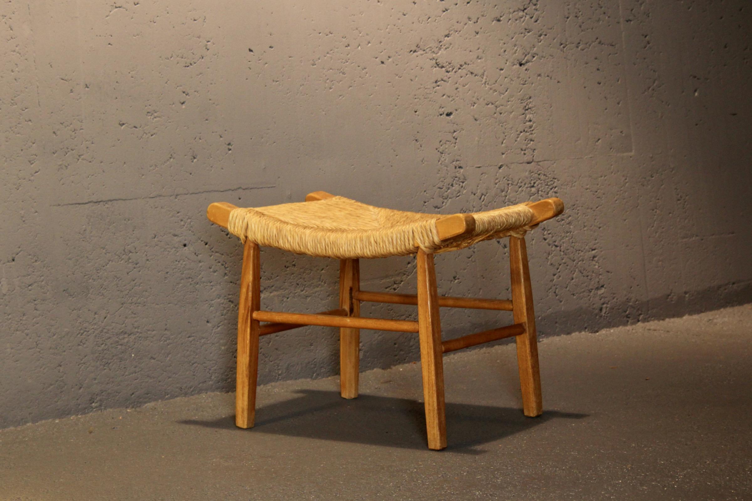 Straw and wood French stool For Sale 5