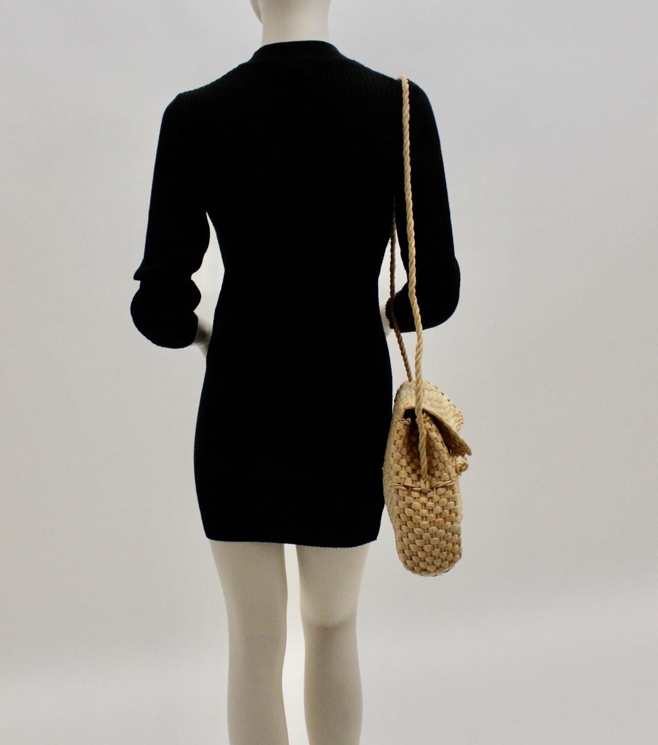 Straw Beige Vintage Basket  Shoulder Bag 1990s Italy For Sale 7