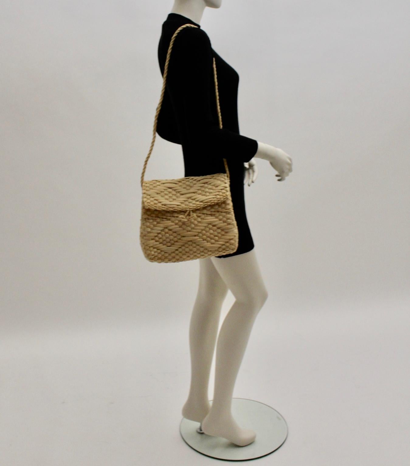 Straw Beige Vintage Basket  Shoulder Bag 1990s Italy For Sale 4