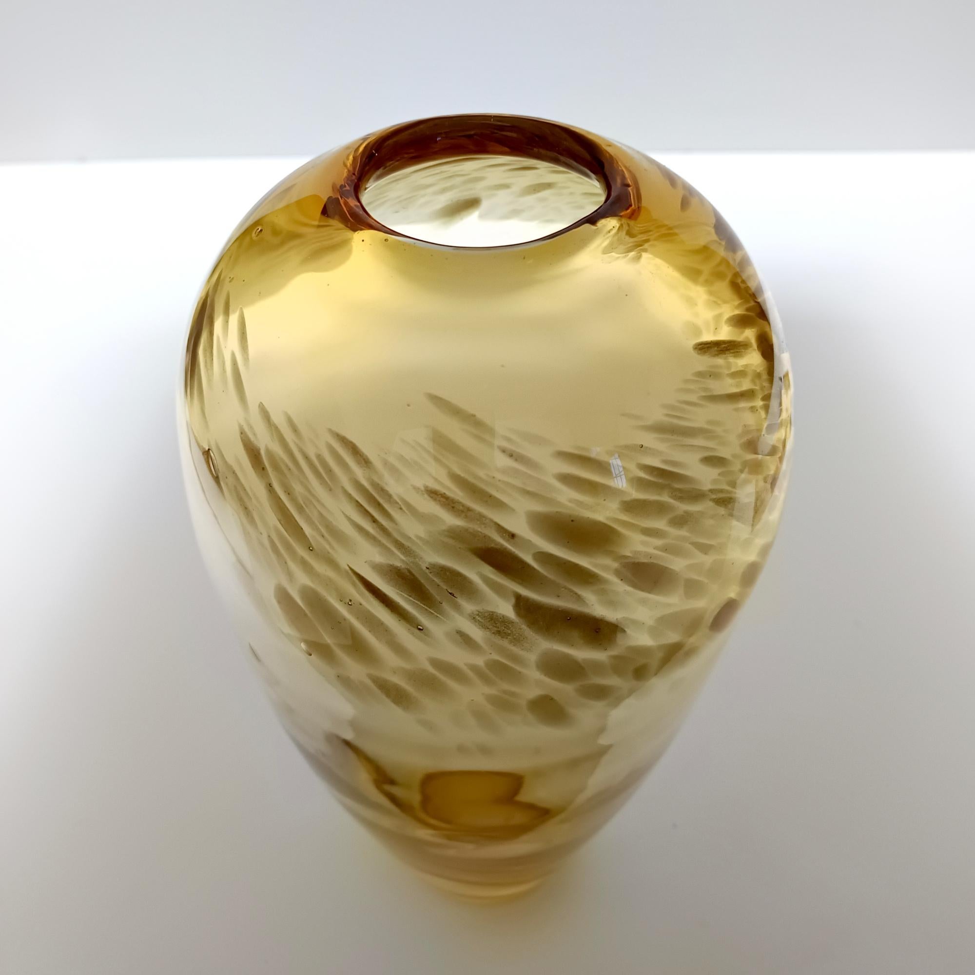 Vetro di Murano Vaso in vetro di Murano color paglia attr. a Fratelli Toso con avventurina in vendita
