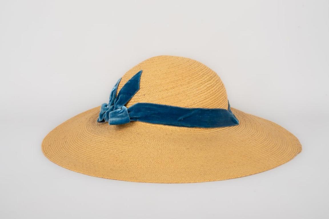 Straw Hat with Blue Ribbons, 1940s-1950s In Excellent Condition In SAINT-OUEN-SUR-SEINE, FR