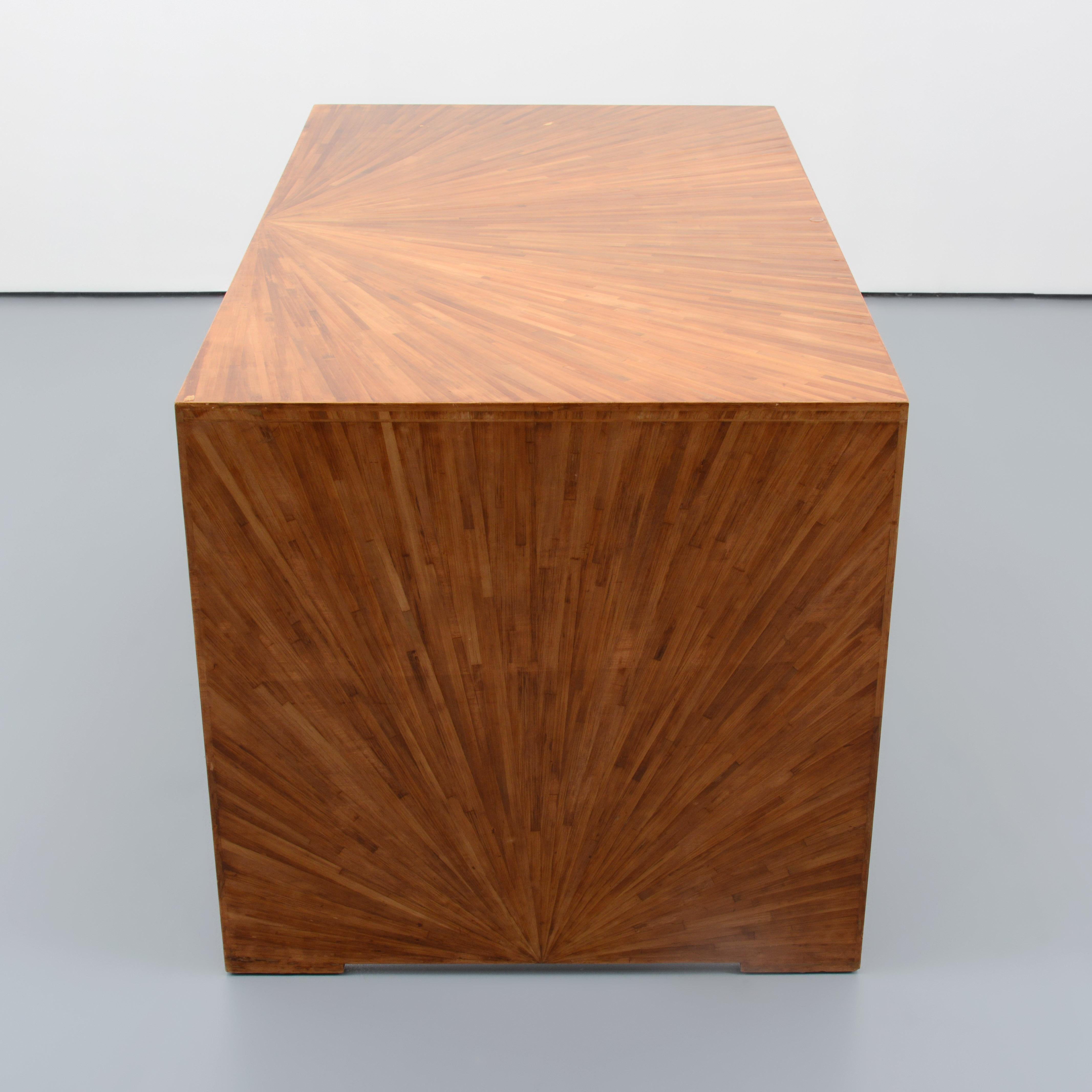 Legno Scrivania in intarsio di paglia, modello di Jean-Michel Frank in vendita