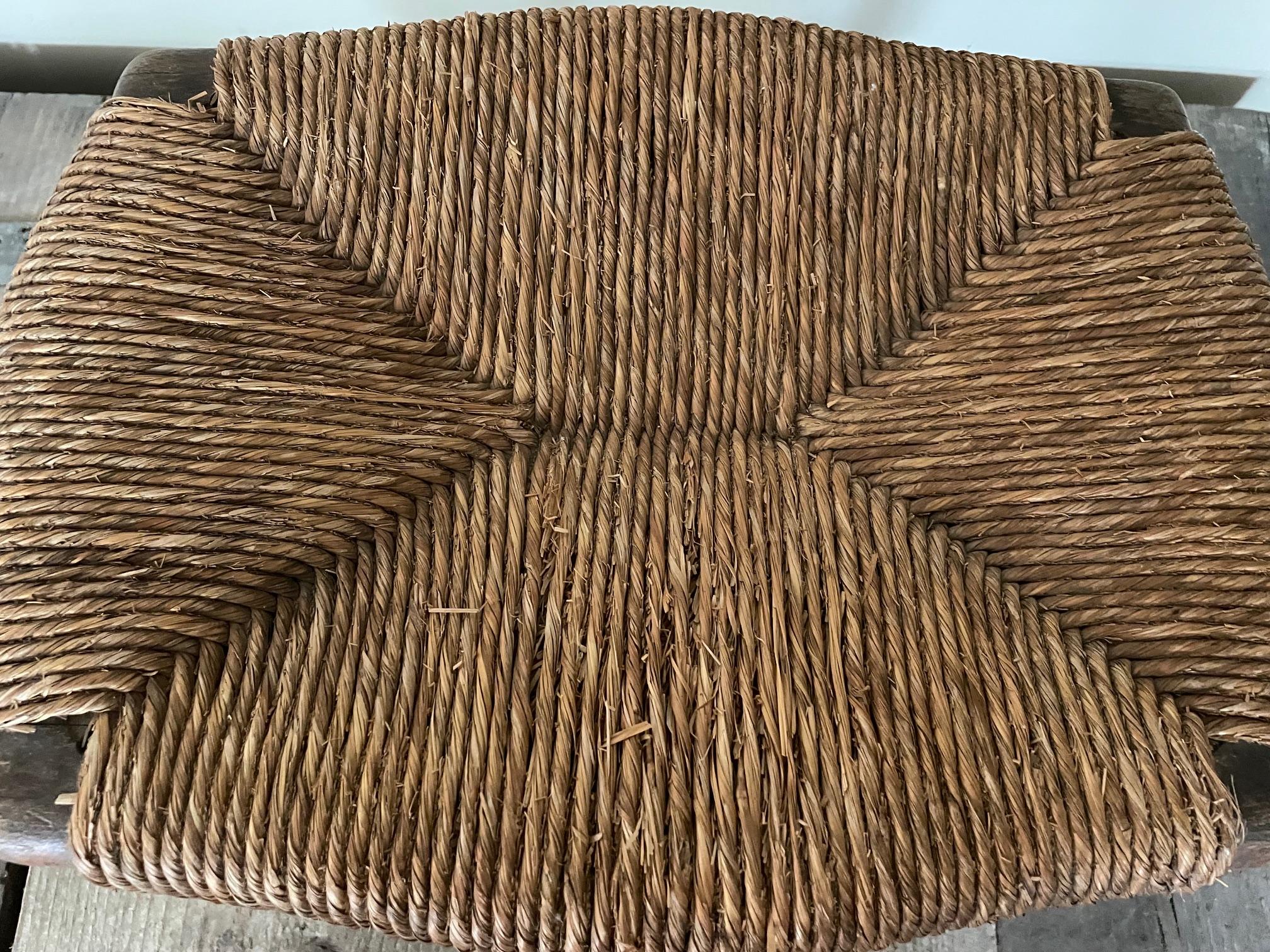 Brutalisme Tabouret de paille ou repose-pieds en vente