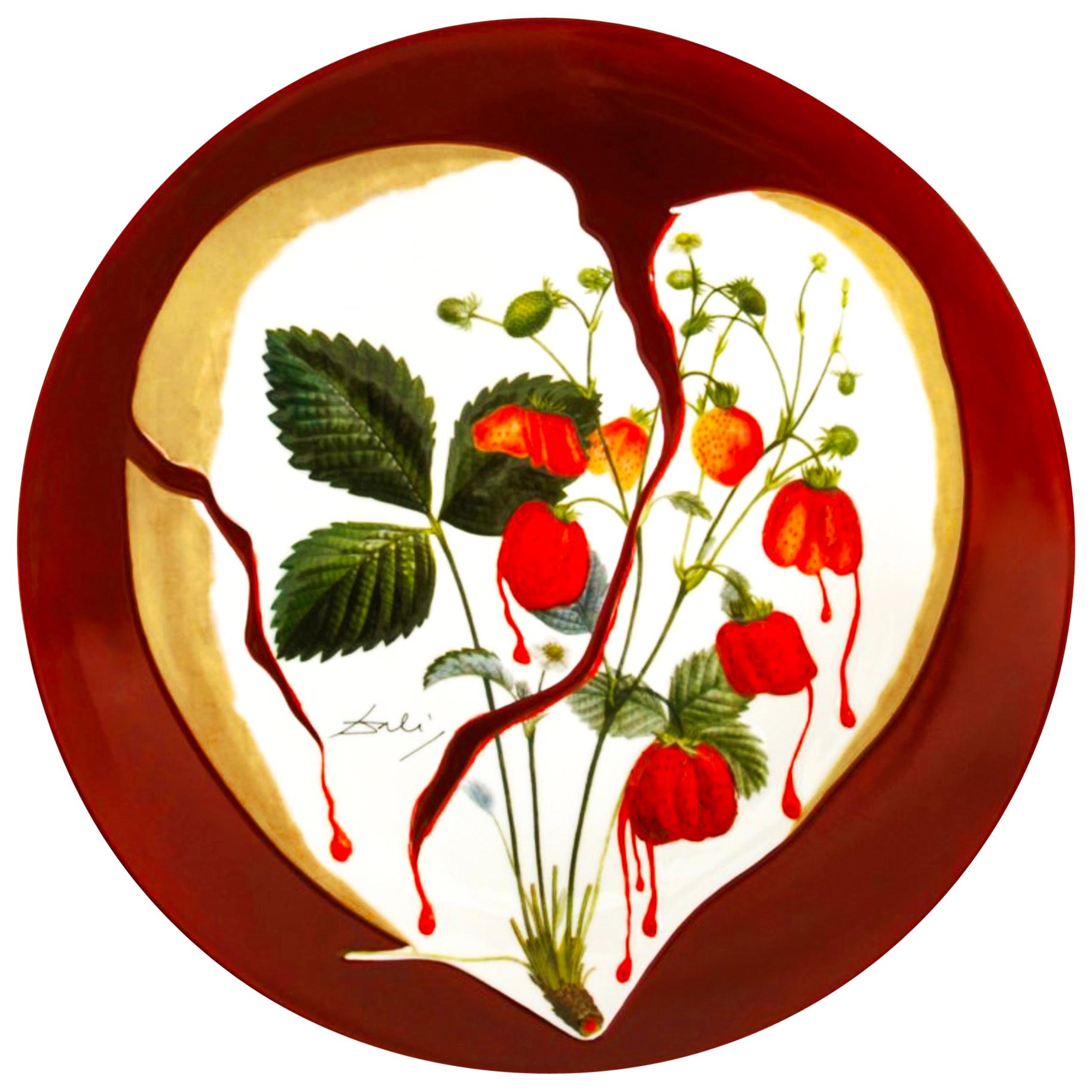 Grand plat en édition limitée Limoges « Strawberries Heart » signé par Dali en vente