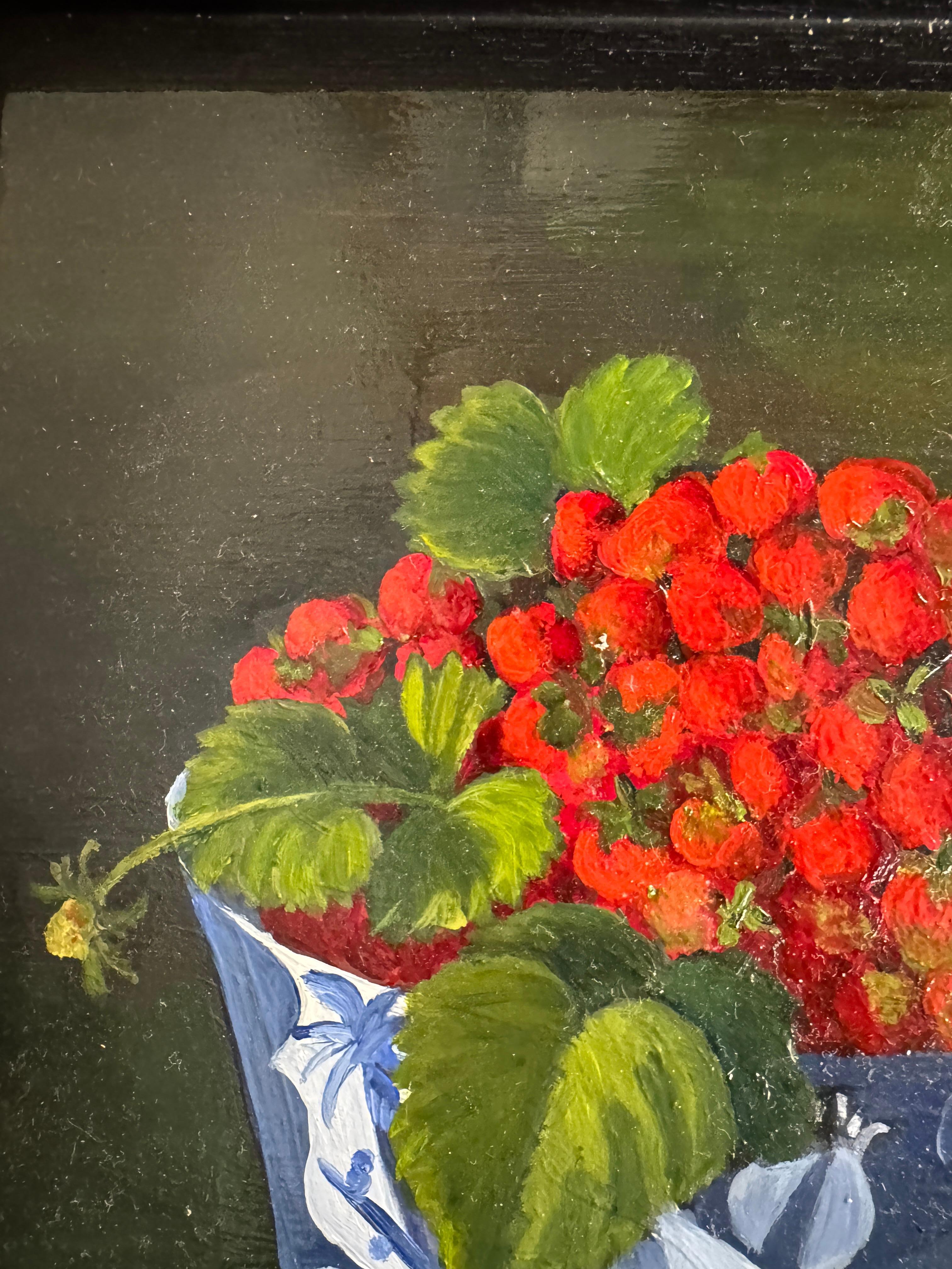 „Erdbeeren in blauer Schale“ von Annamaria Succi Edelstein (1935-2024) (Britisch) im Angebot