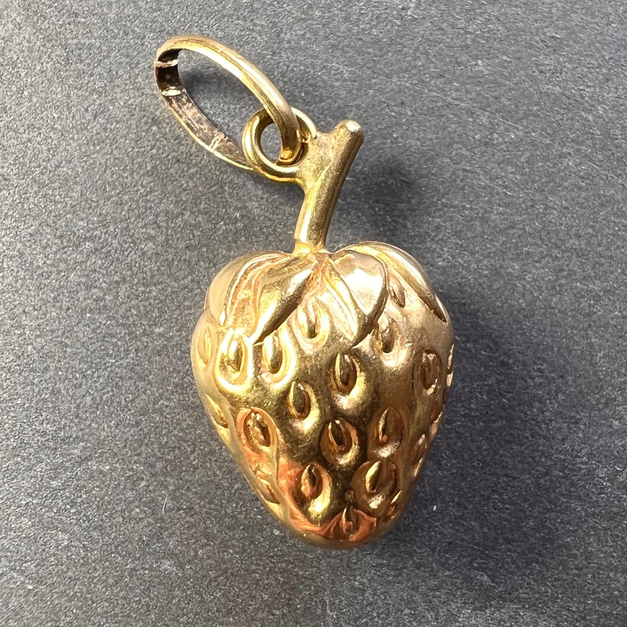An 18 karat (18K) yellow gold fruit charm pendant designed as a strawberry. Unmarked but tested as 18 karat gold.
 
Dimensions: 1.9 x 1.1 x 0.75 cm (not including jump ring)
Weight: 1.72 grams
