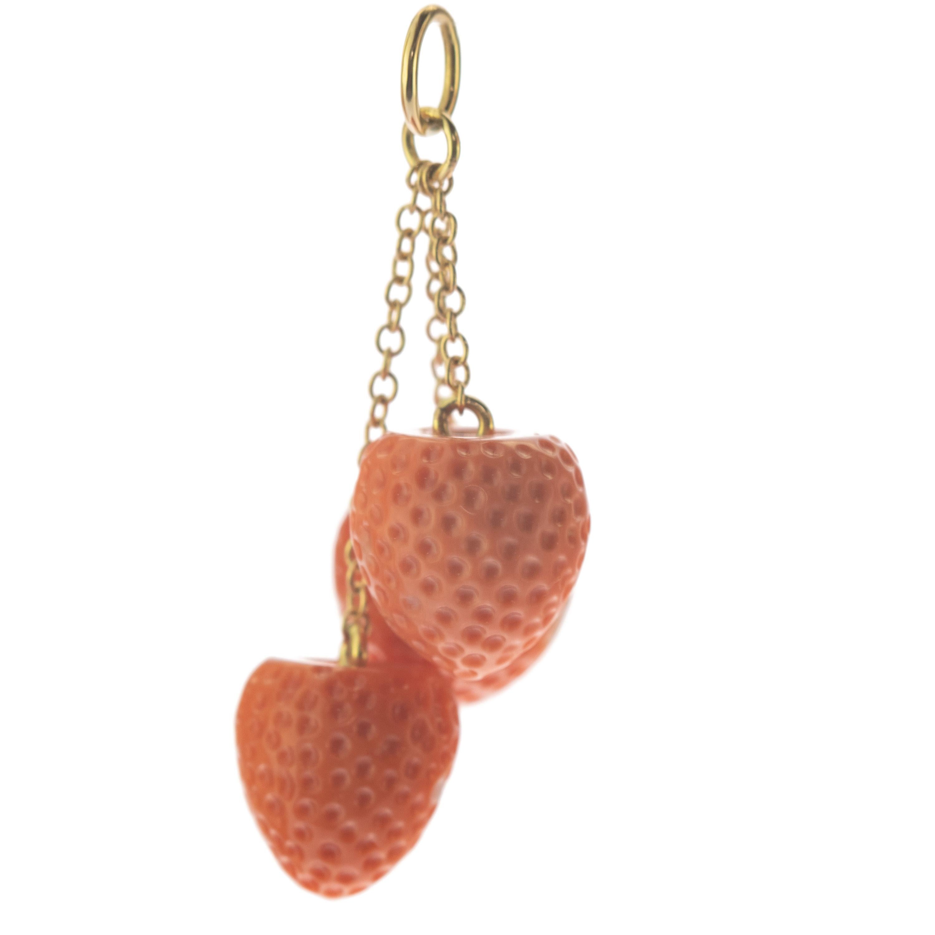 Modern Strawberry Carved Coral 18 Karat Gold Handmade Italy Pendant Summer Necklace For Sale
