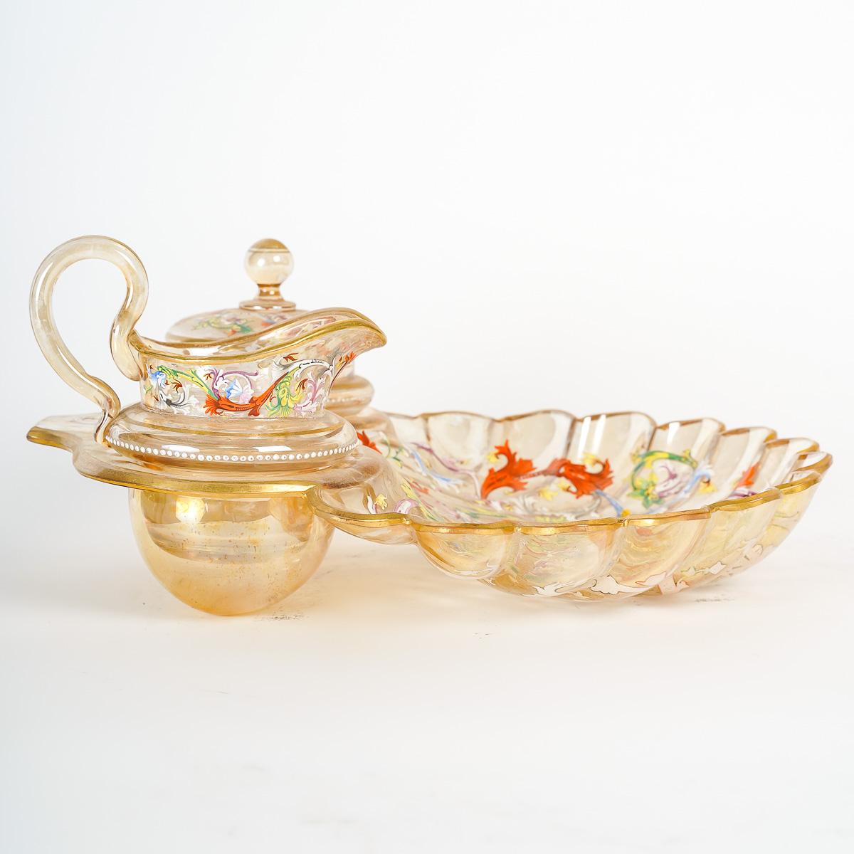 French Strawberry dish in Bohemian crystal. For Sale