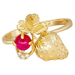 Strawberry gold ring with ruby. 