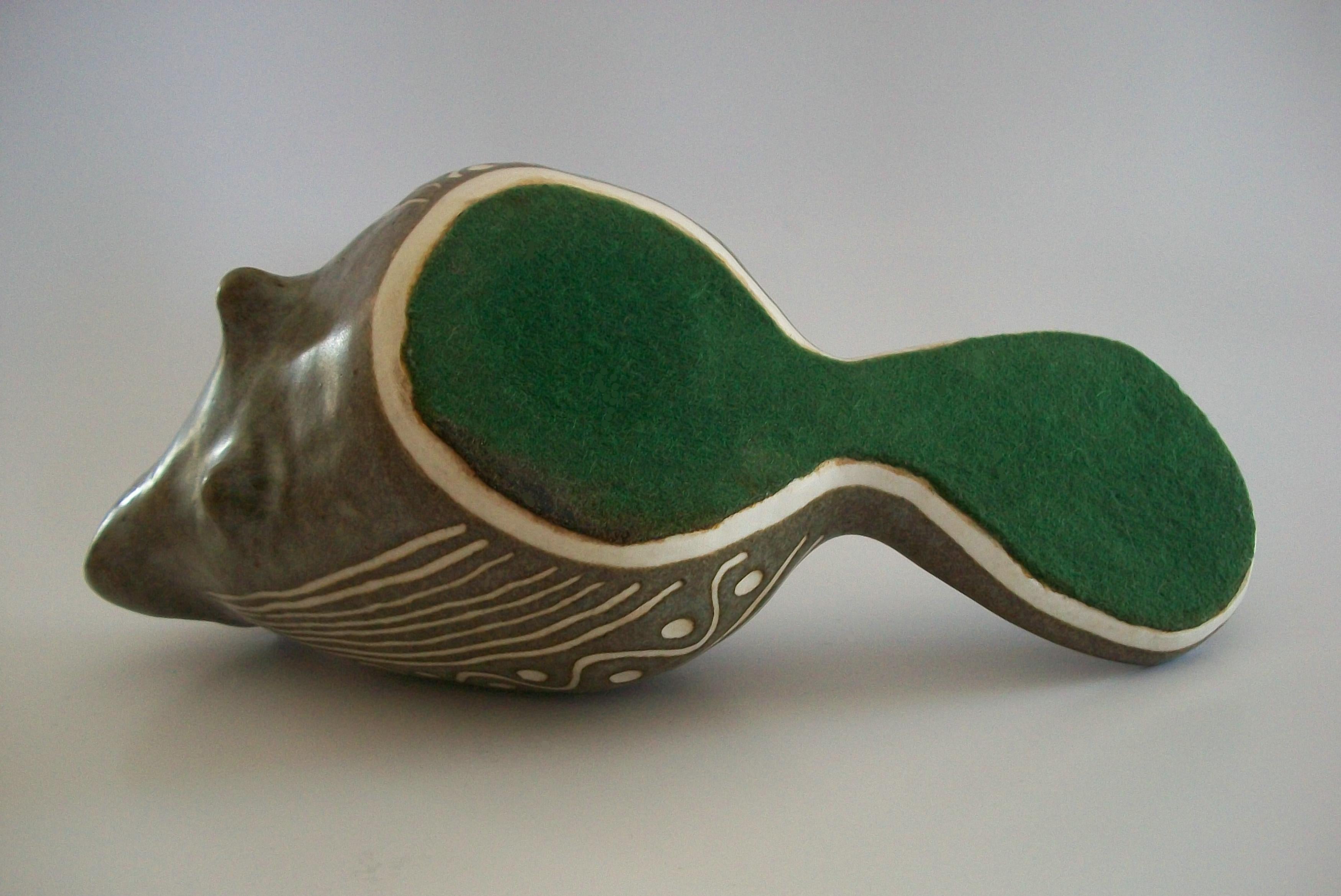 STRAWBERRY HILL - Studio Pottery Sgraffito Beaver Figure - Canada - Circa 1970's For Sale 2