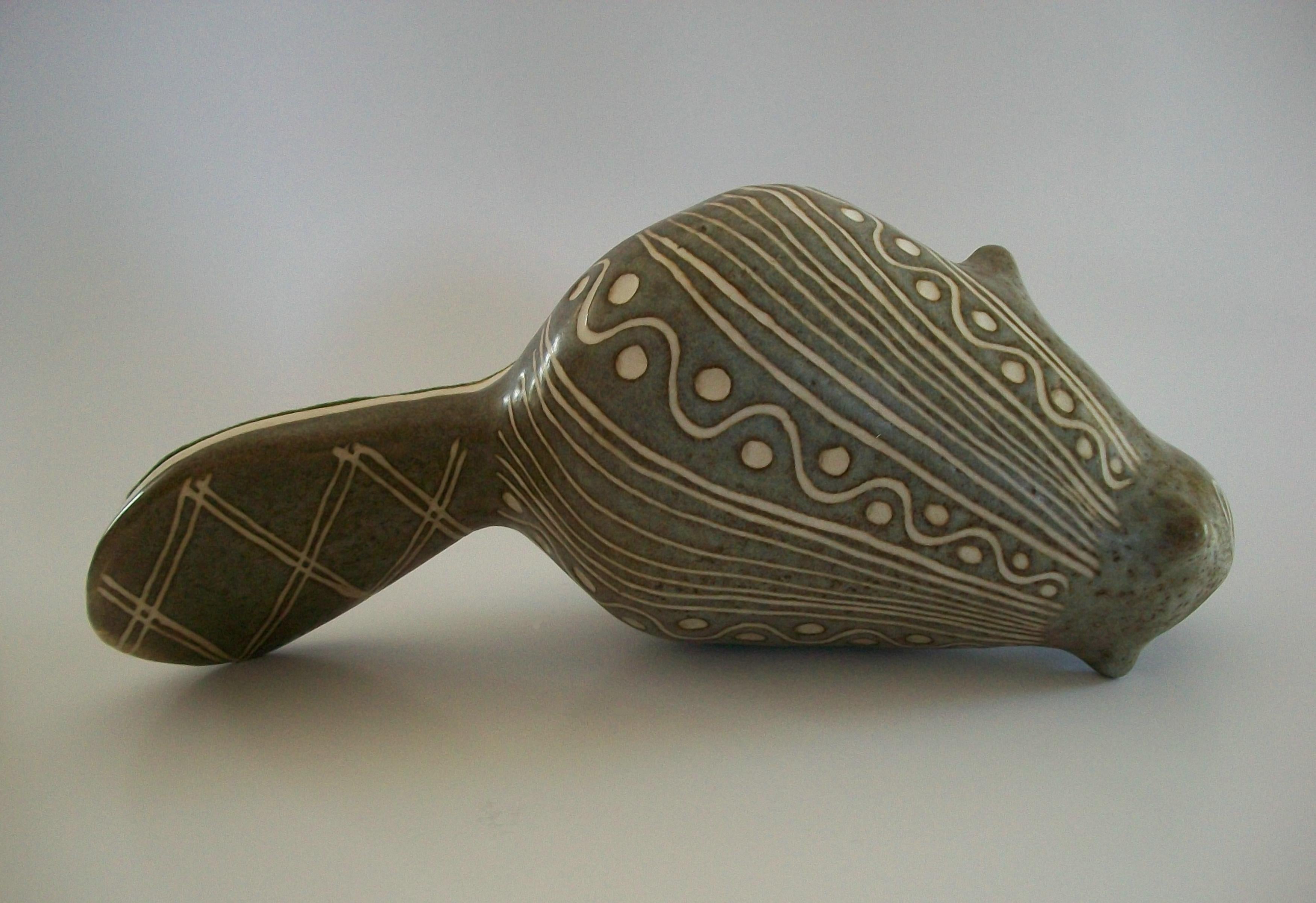 STRAWBERRY HILL - Studio Pottery Sgraffito Beaver Figure - Canada - Circa 1970's For Sale 1
