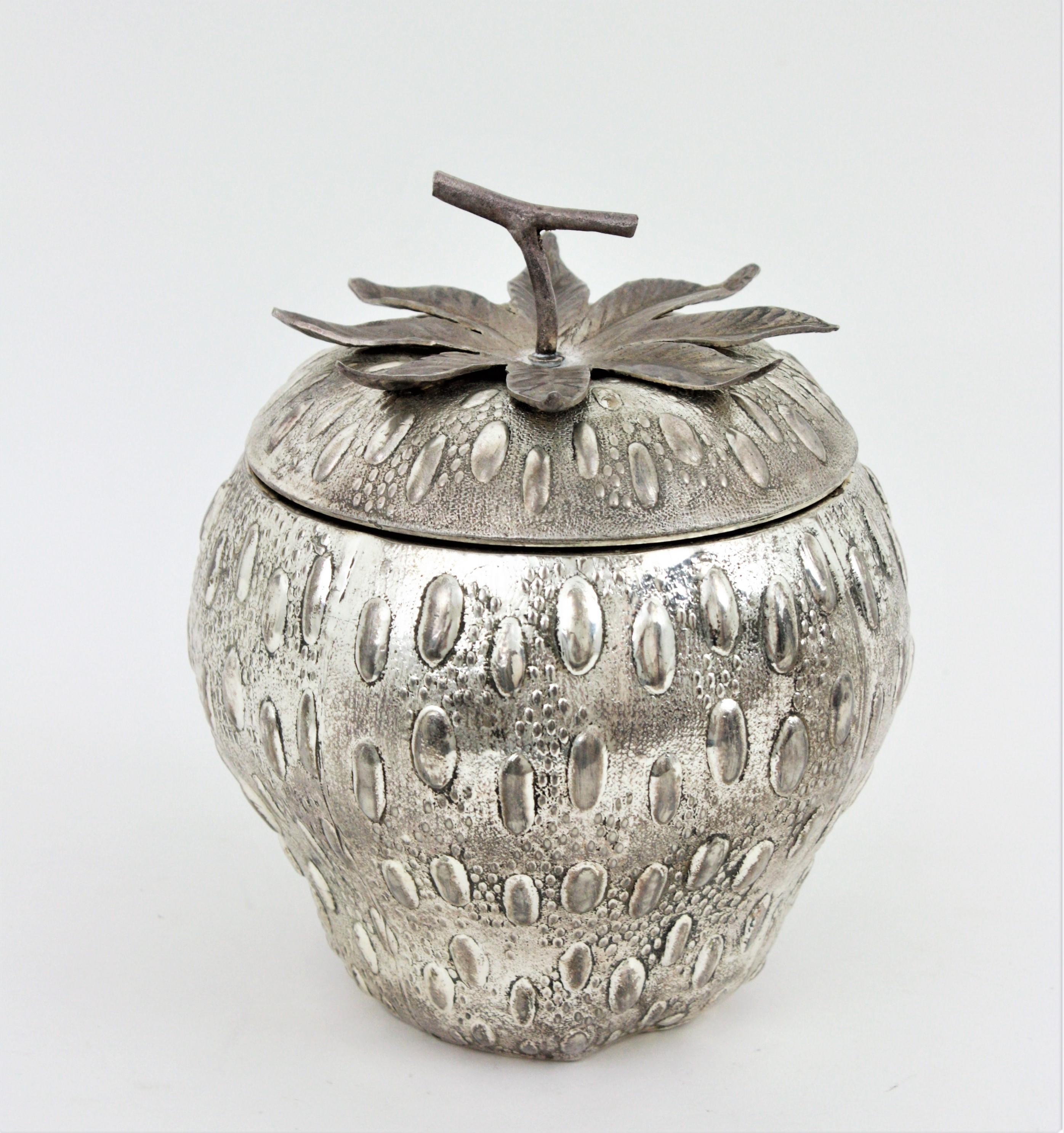 An exquisite Hollywood Regency silvered cast aluminium strawberry shaped ice bucket or wine chiller. Designed by Mauro Manetti and manufactured by Fonderia d'Arte Foundry. Italy, circa 1965.
This strawberry sculpture was designed to be used as an