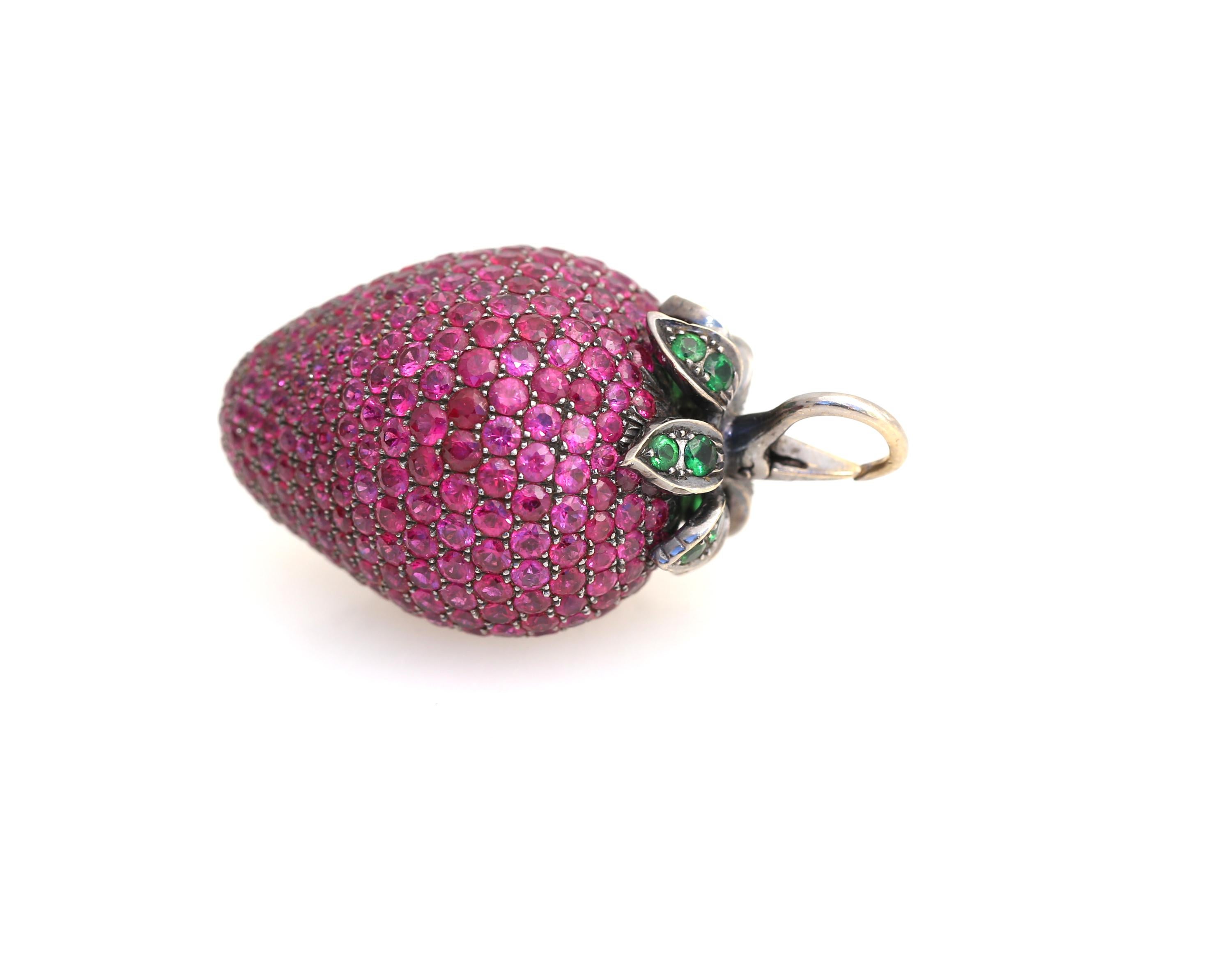 Strawberry Pendant Rubies Emerald by Leon Popov 18K Gold.
Superb quality of jeweler masterpiece. Modern-day classic jeweler and designer Leon Popov started his career by creating this strawberry collection. Rubies are seamlessly installed to gorm