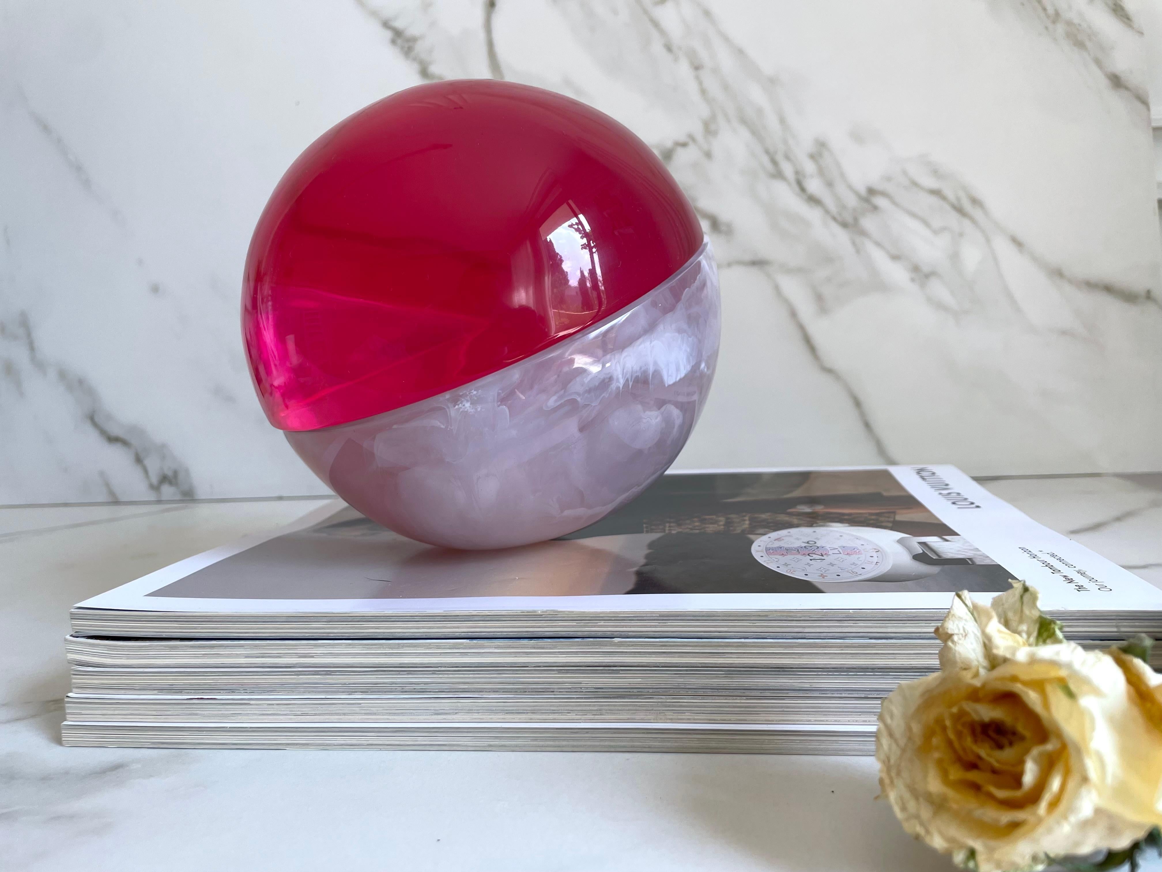Strawberry Pink Semi Sphere Sculpture in Polished Resin by Paola Valle In New Condition For Sale In Ciudad De México, MX