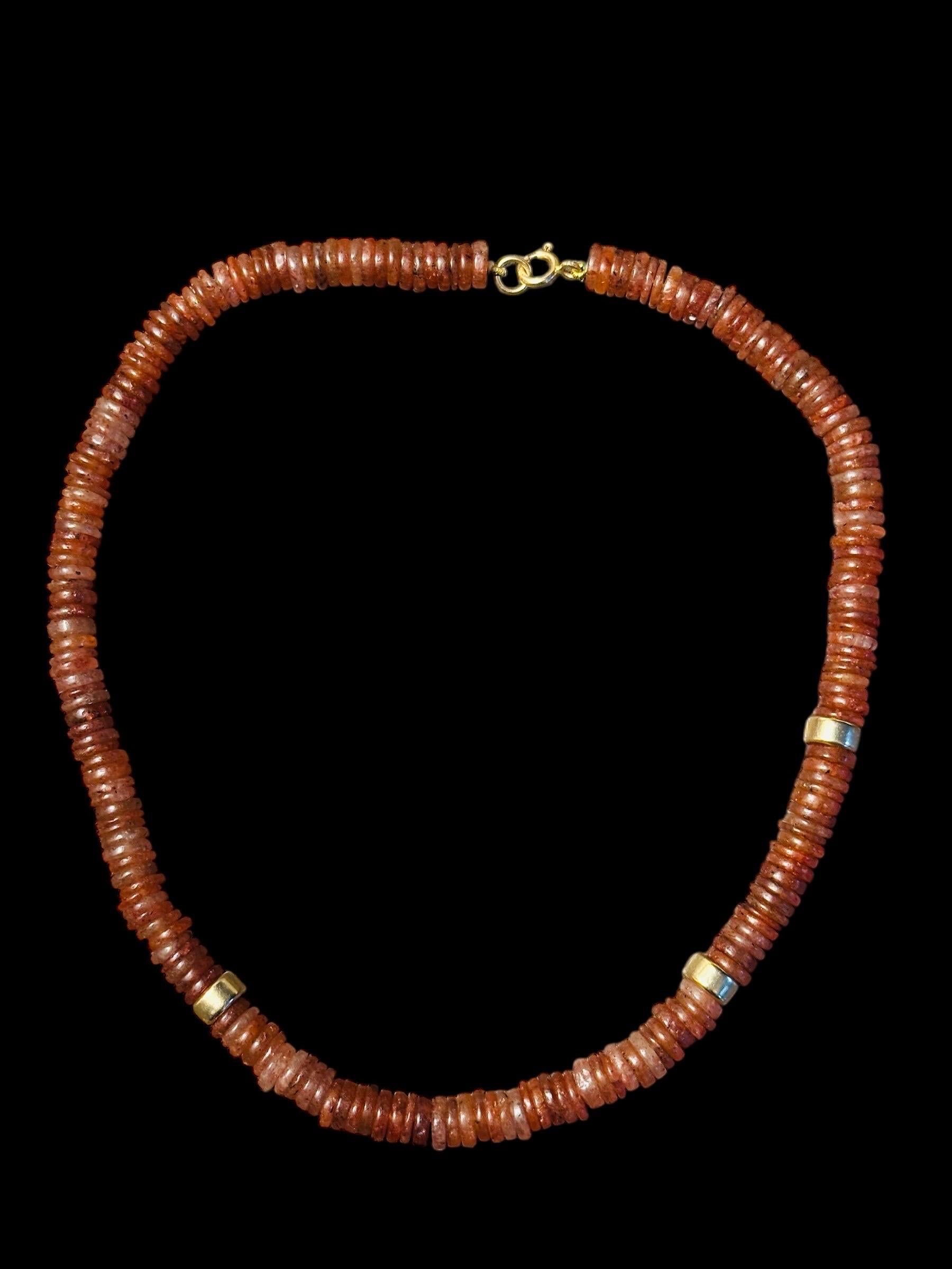 Collana di quarzo e oro

Quarzo fragola, oro 14k

Questa è una collana splendidamente terrena. 16
