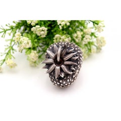 Strawberry-shaped box in perfect shape with reliefs and applications
