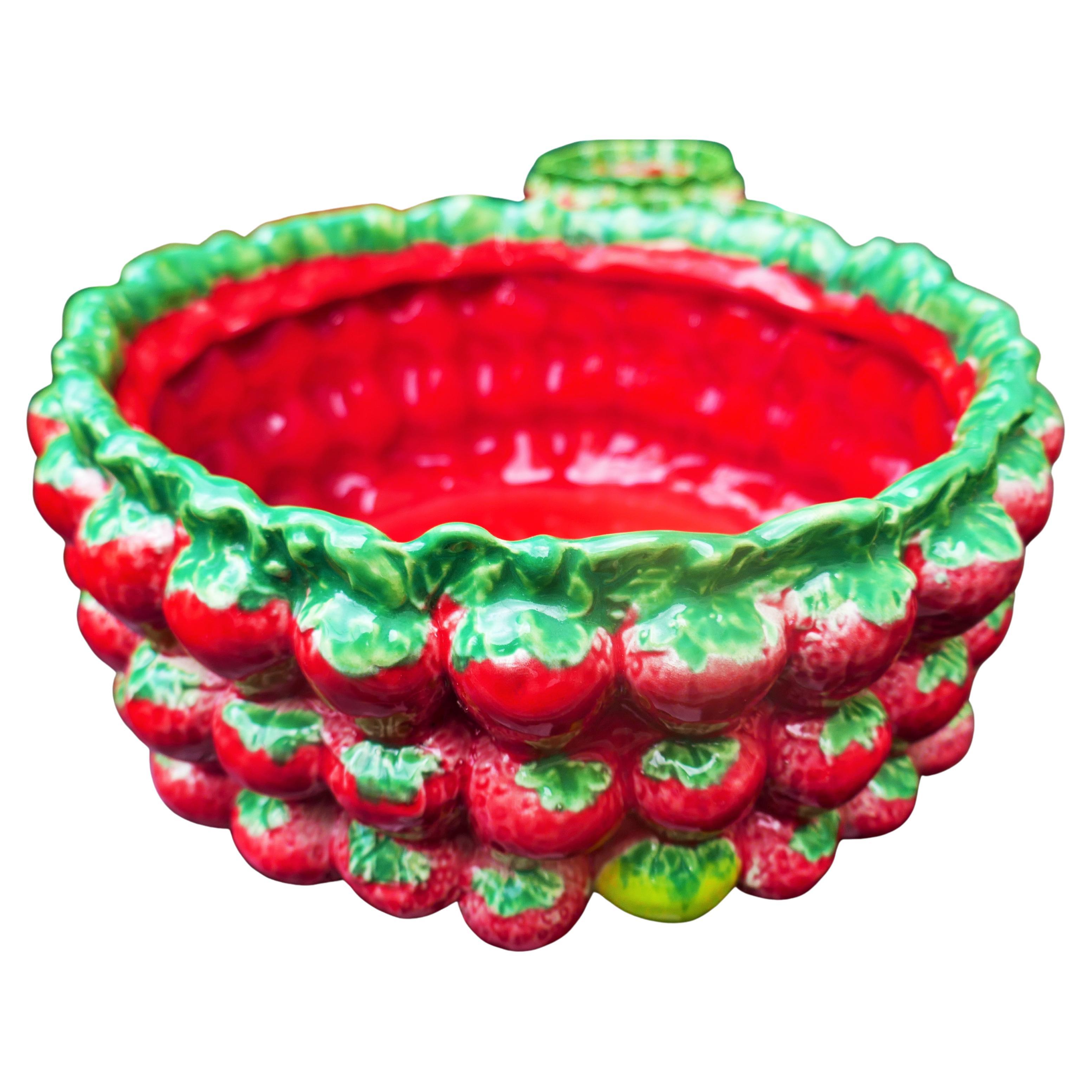 Late 20th Century Strawberry-shaped ceramic or majolica serving set -          Raymor Bitossi For Sale