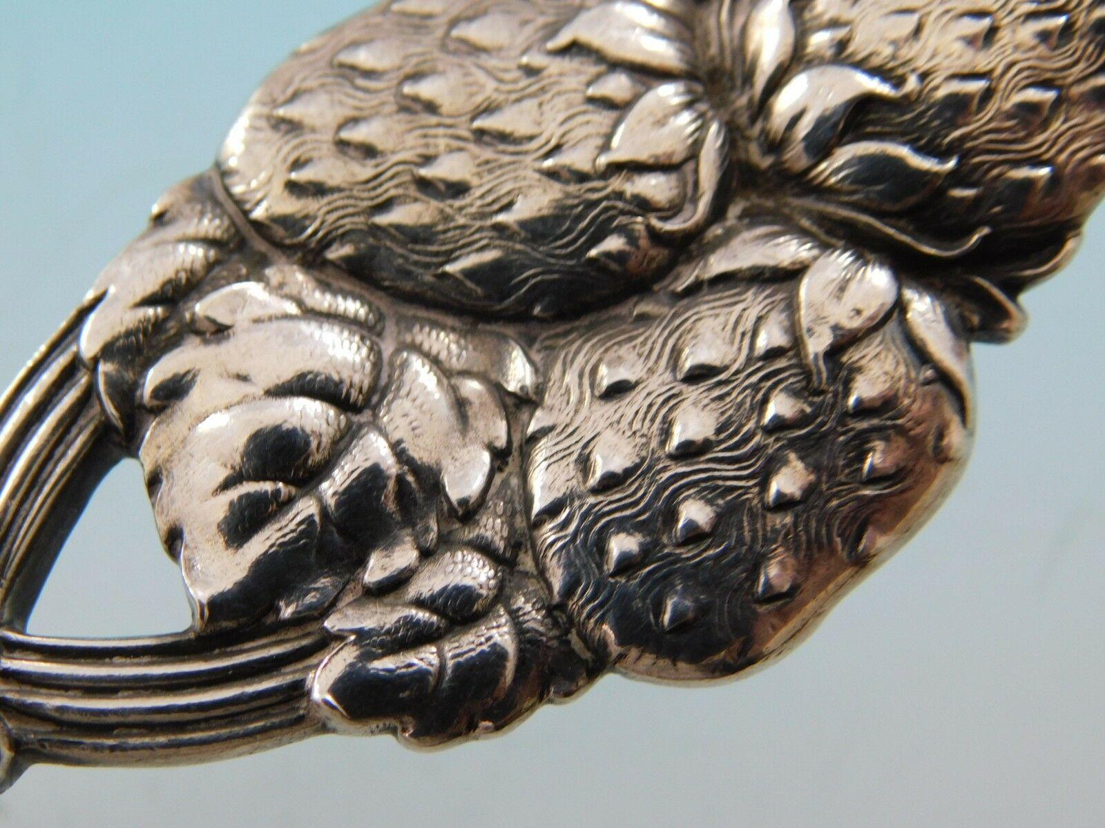 Argent sterling Strawberry Vine de Tiffany & Co. Cuillère à baies en argent sterling en forme de coquille de conque
