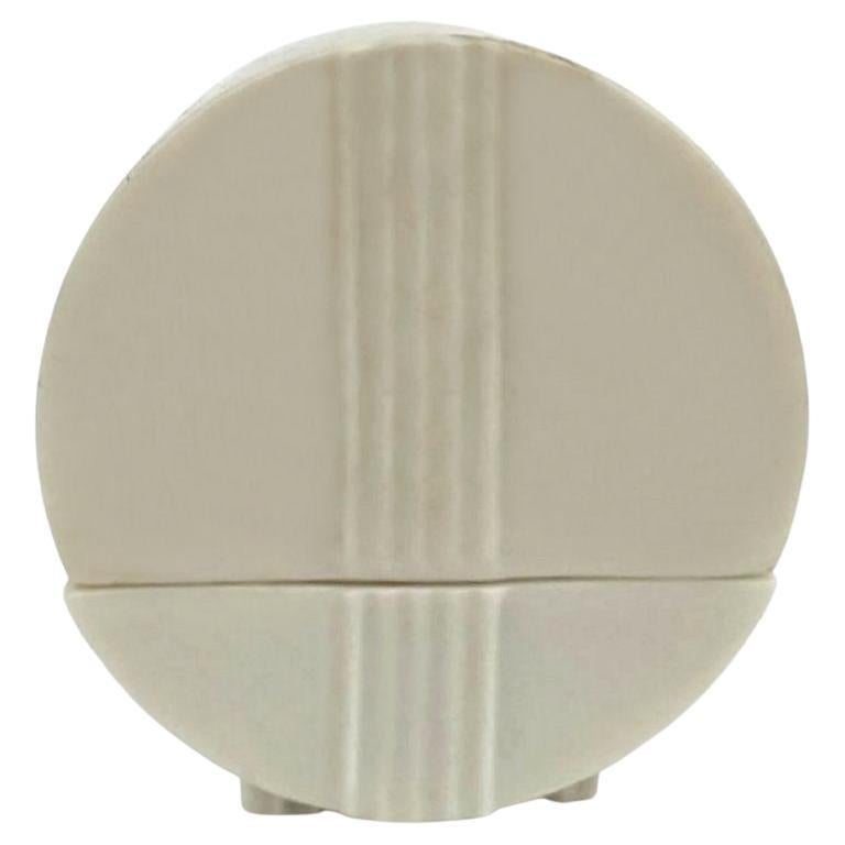 Te presentamos este fabuloso y rarísimo ejemplo de frasco de perfume atomizador de cristal dorado de 24 quilates Art Decó de DeVilbiss. Una pieza de colección verdaderamente lujosa y elegante que destila sofisticación. Este exquisito frasco de