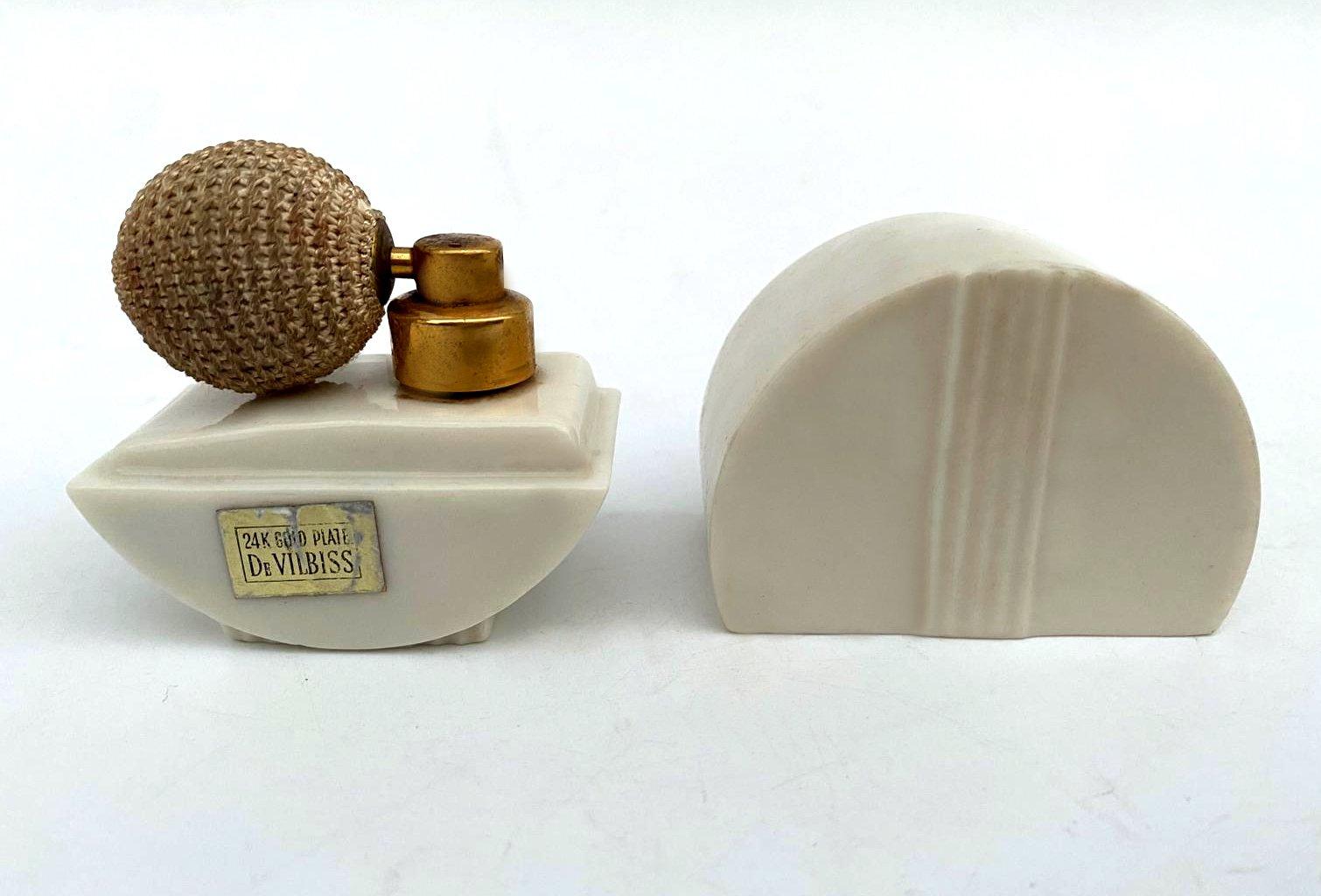 Botella de perfume atomizador Streamline Art Decó de cristal dorado de 24 quilates de DeVilbiss, c1940 Oro en venta