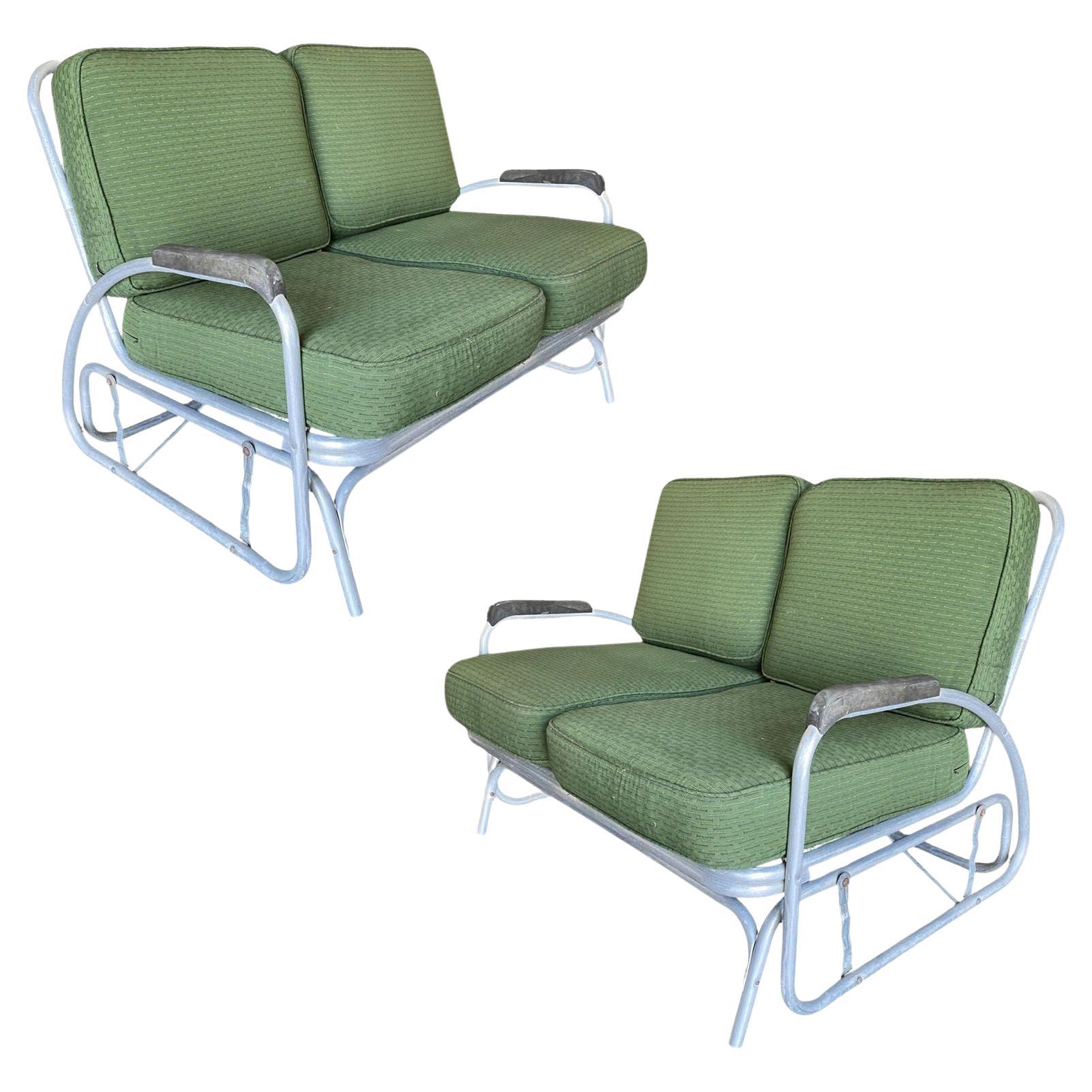Ein Paar stromlinienförmige Art-Déco-Aluminium-Terrassen-/Outdoor-Sessel, Slider/Schaukeln