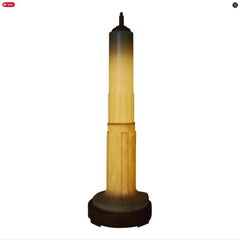 Lampada da tavolo fluorescente a forma di Empire State Building in celluloide Art Deco Streamline