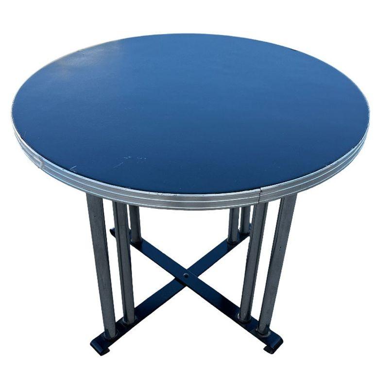 Runder, stromlinienförmiger Art-Déco-Chrom-Beistell-Rauchtisch (amerikanisch) im Angebot