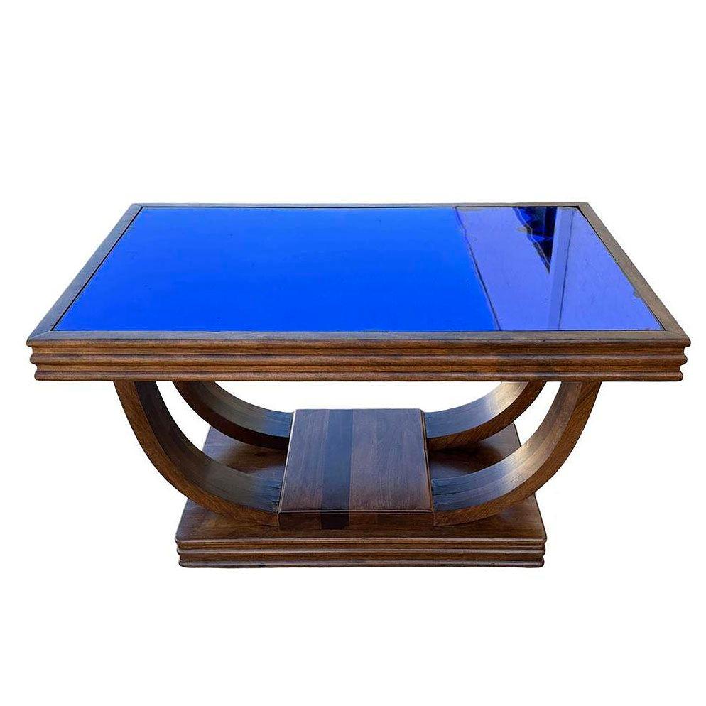 Original mesa de centro Streamline Art Decó de cristal azul cobalto espejado con patas de velocidad de lujoso palisandro tiene una base ricamente contrastada elaborada con múltiples maderas, que muestra una asombrosa variedad de vetas y matices