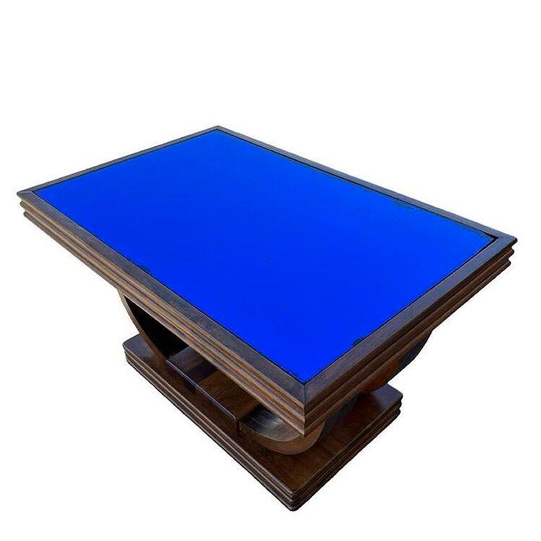 Mesa de centro Streamline Art Decó de palisandro con doble arco y tapa de cristal azul colbalto Estadounidense en venta