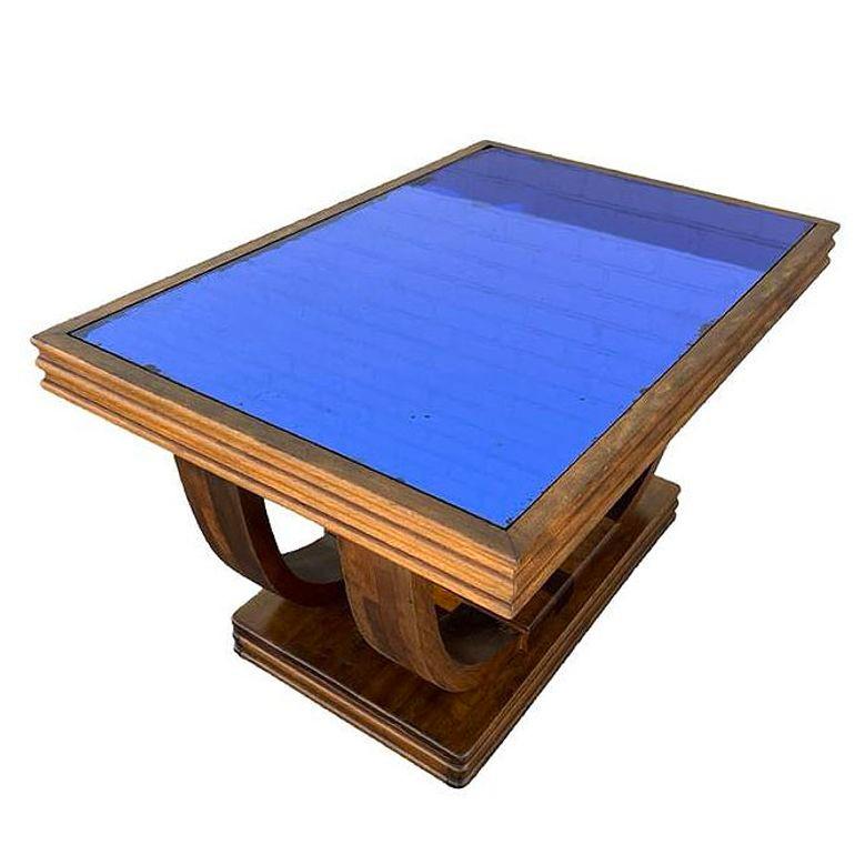 Mesa de centro Streamline Art Decó de palisandro con doble arco y tapa de cristal azul colbalto en Bueno estado para la venta en Van Nuys, CA