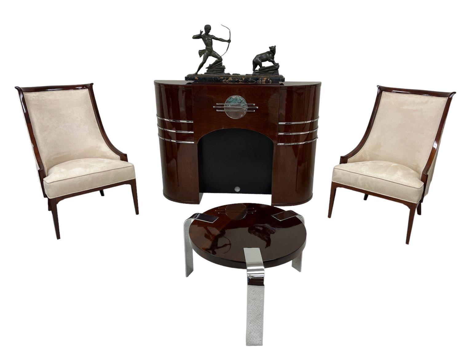 Milieu du XXe siècle Manteau de cheminée Art Déco aux accents chromés Circa 1930