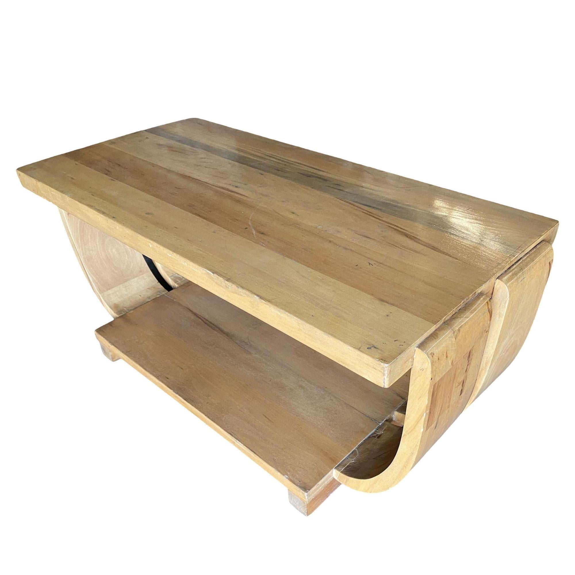 Américain Table basse Art déco profilée en acajou naturel par Brown Saltman en vente