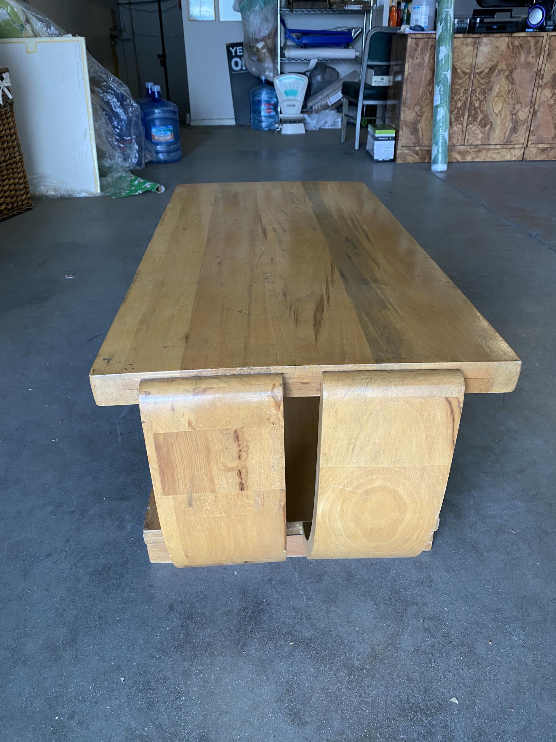 Streamline Art Deco Natural Stain Mahogany Coffee Table by Brown Saltman In Excellent Condition For Sale In Van Nuys, CA