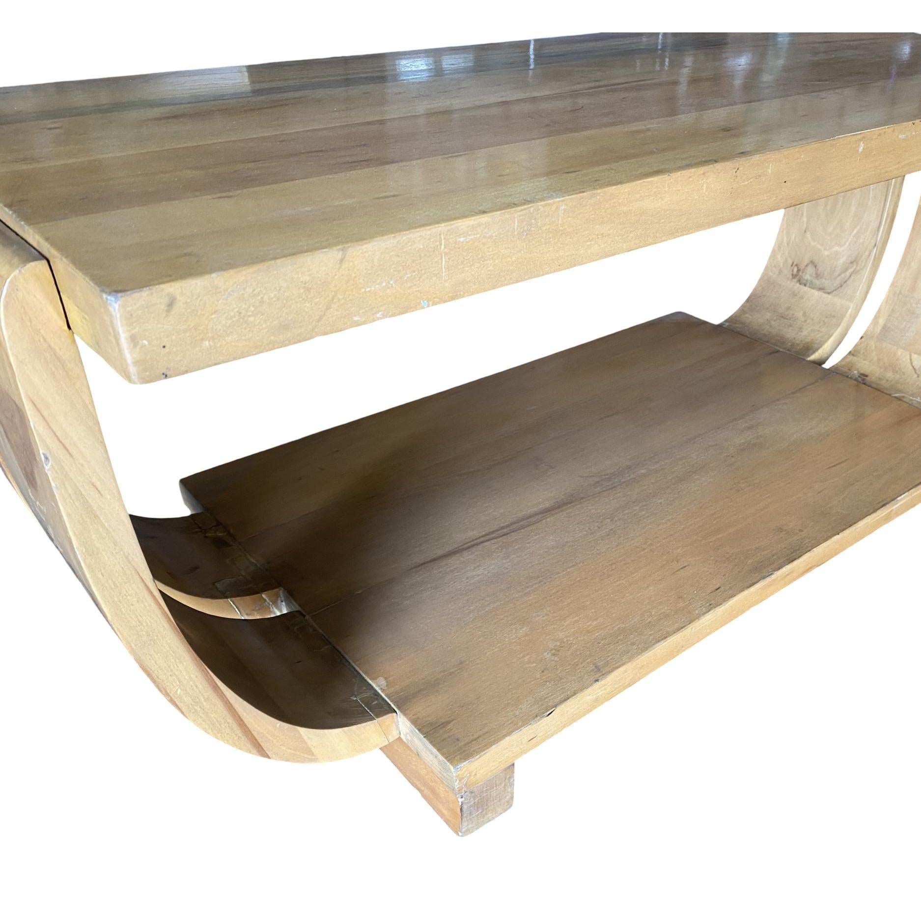 Acajou Table basse Art déco profilée en acajou naturel par Brown Saltman en vente