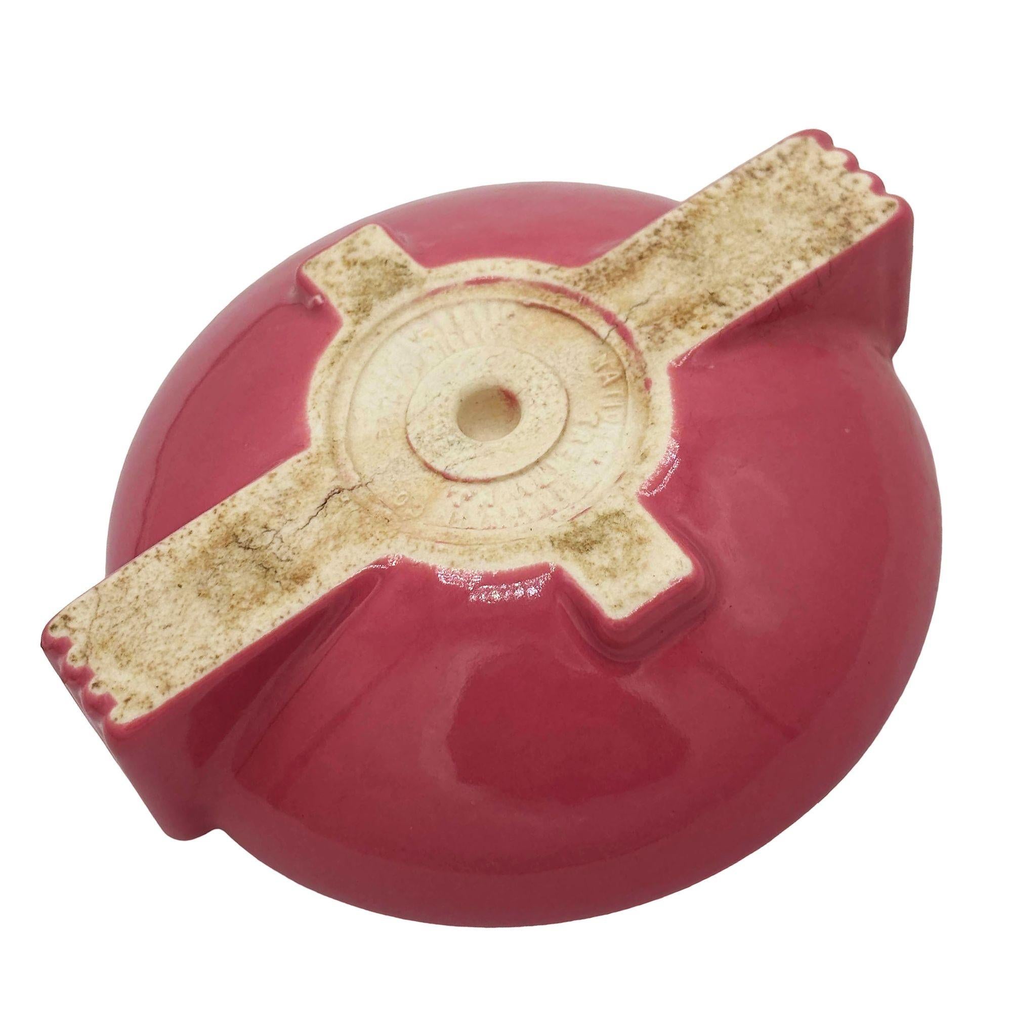 Cendrier Streamline Art Deco Snuf A Rette Pink par National Porcelain Co Excellent état - En vente à Van Nuys, CA