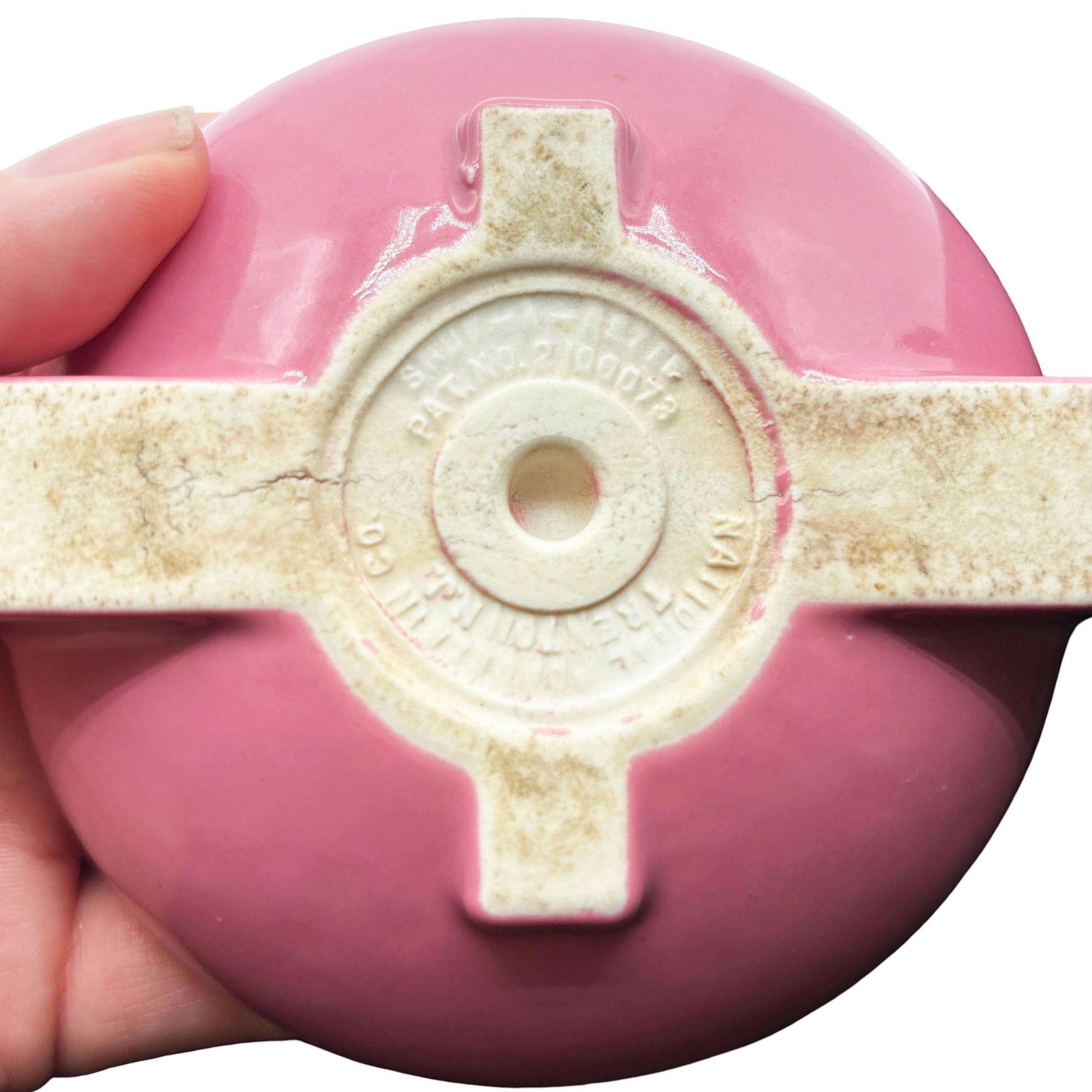 Milieu du XXe siècle Cendrier Streamline Art Deco Snuf A Rette Pink par National Porcelain Co en vente