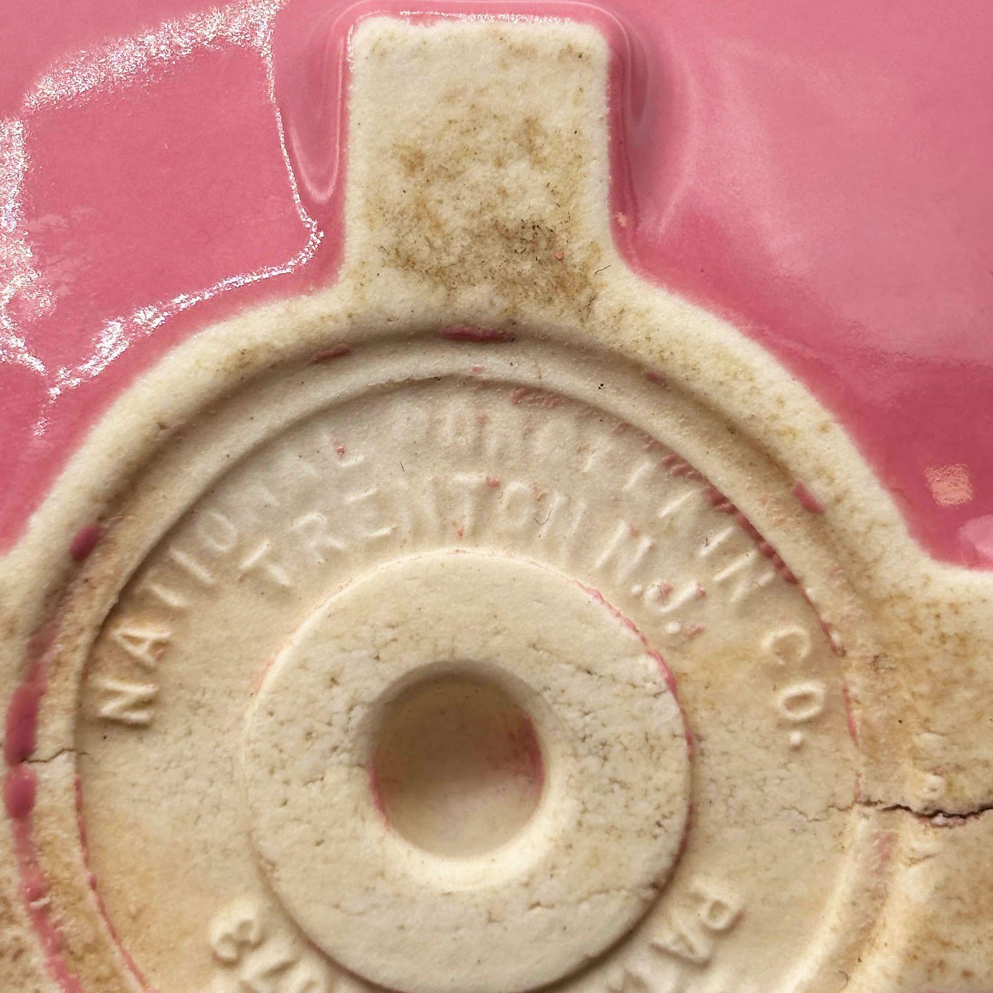 Céramique Cendrier Streamline Art Deco Snuf A Rette Pink par National Porcelain Co en vente