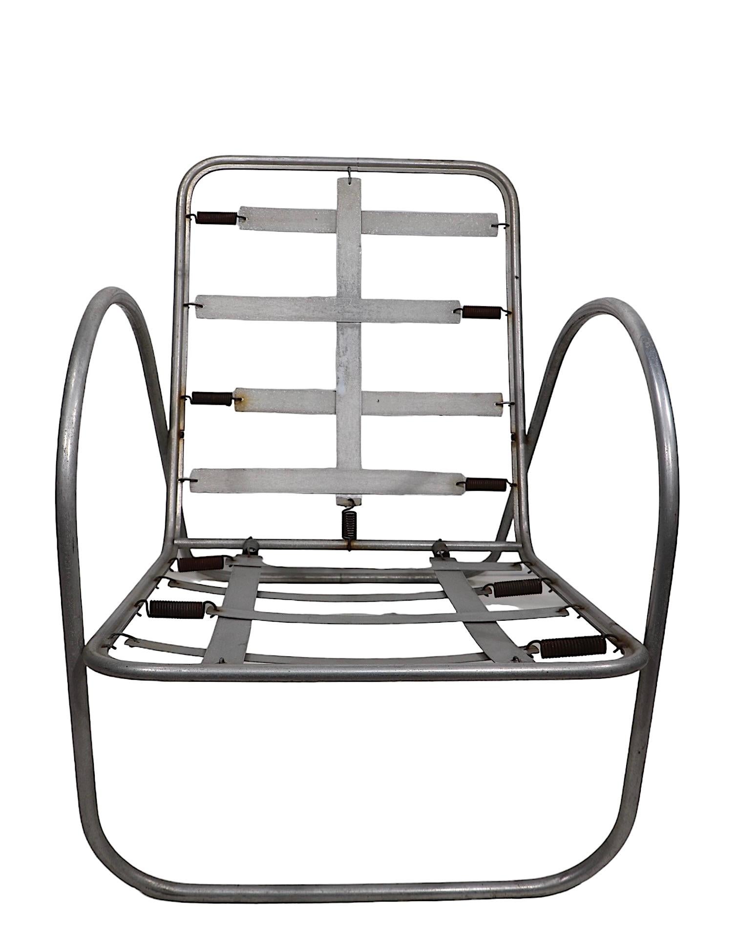 Streamline Design Aluminum Patio Poolside Lounge Chair  Richard Neutra  1930/40s In Good Condition For Sale In New York, NY