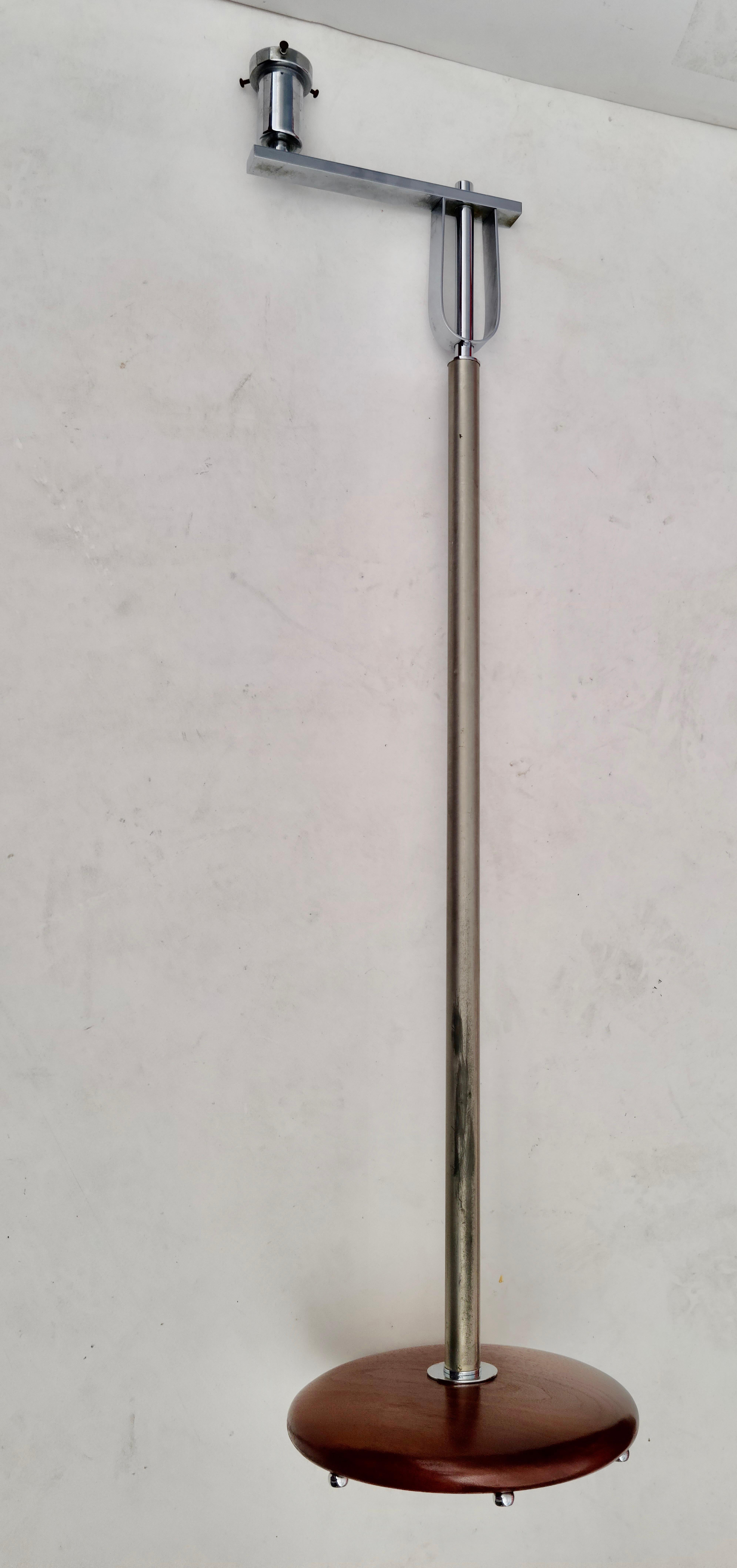 Lampadaire Streamline Noyer chromé à bandes plates dans le style de Donald Deskey en vente 15
