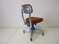 Streamline / Silla de escritorio industrial de General Fireproofing Co.